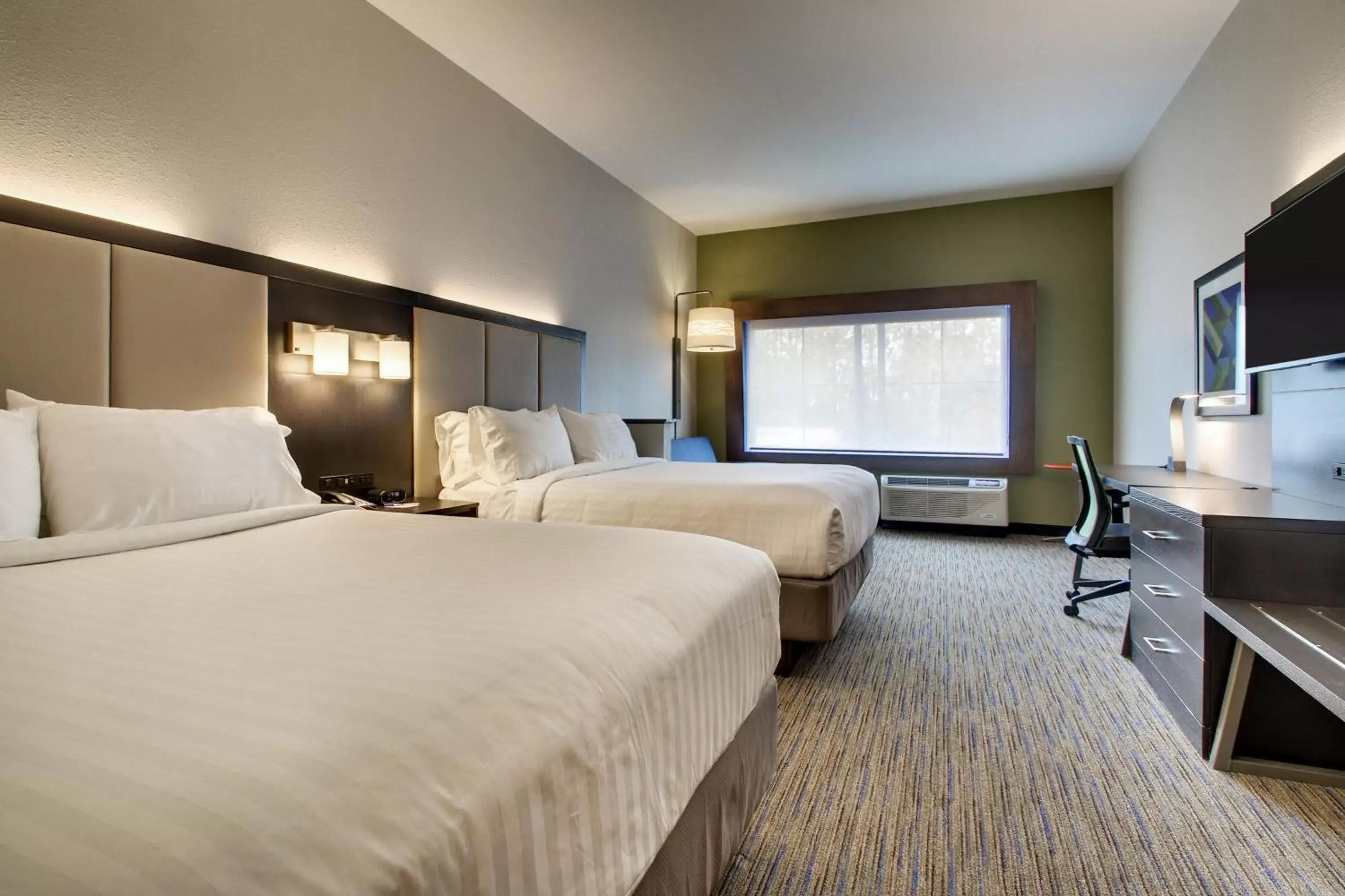 Photo of the whole room, Bed in Holiday Inn Express & Suites Charleston NE Mt Pleasant US17, an IHG Hotel
