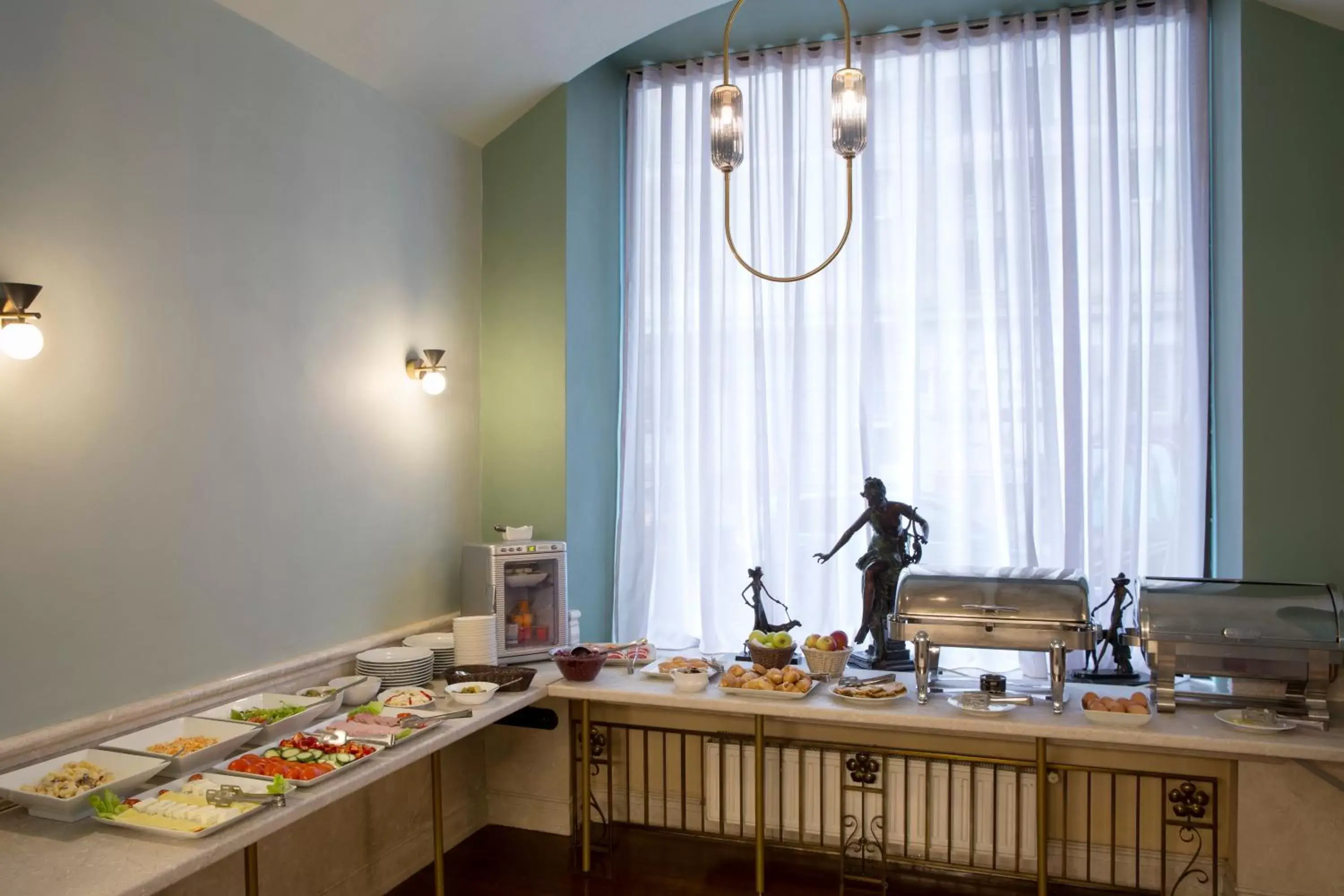 Breakfast in Hotel Venezia by Zeus International