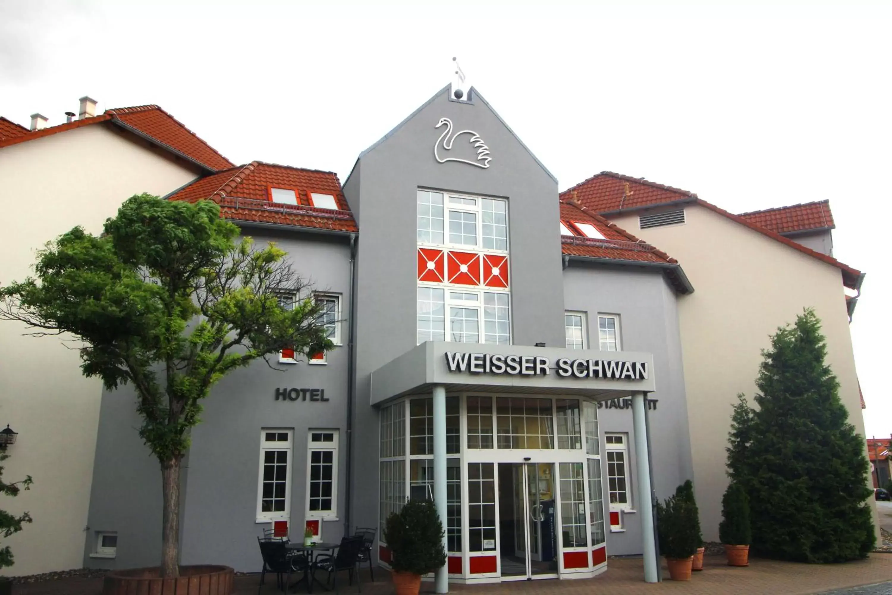 Facade/entrance, Property Building in Hotel Weisser Schwan