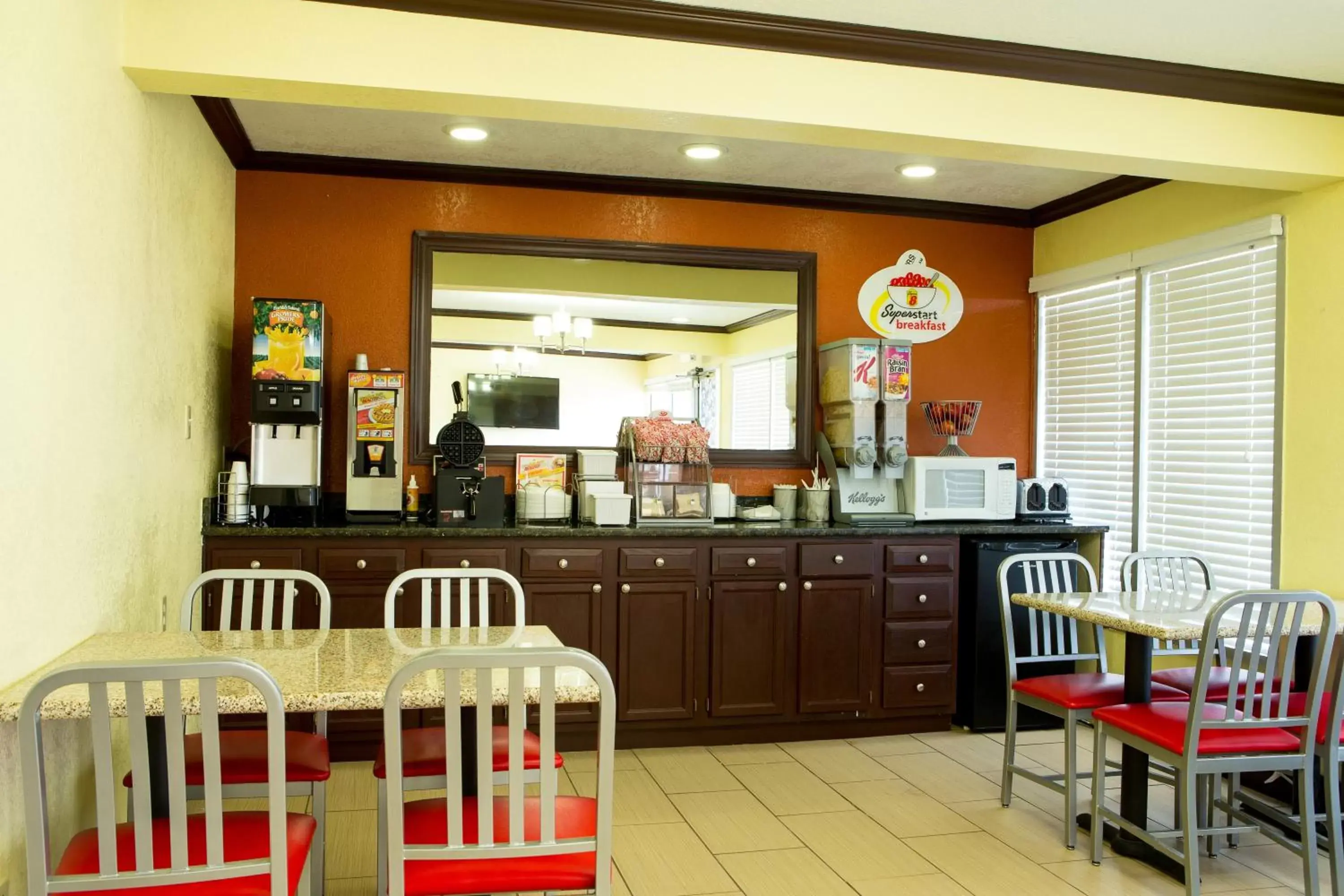 Continental breakfast, Restaurant/Places to Eat in Super 8 by Wyndham Woodward