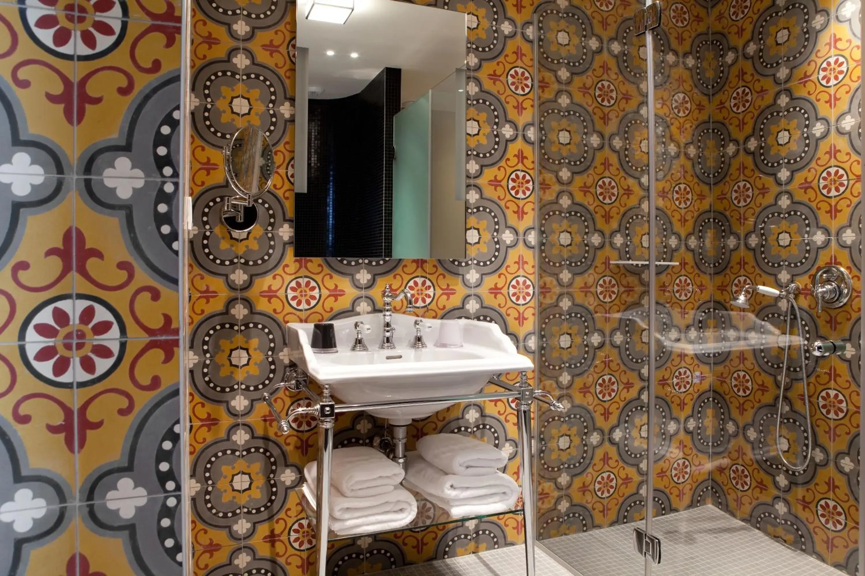 Bathroom in Hotel LAntoine