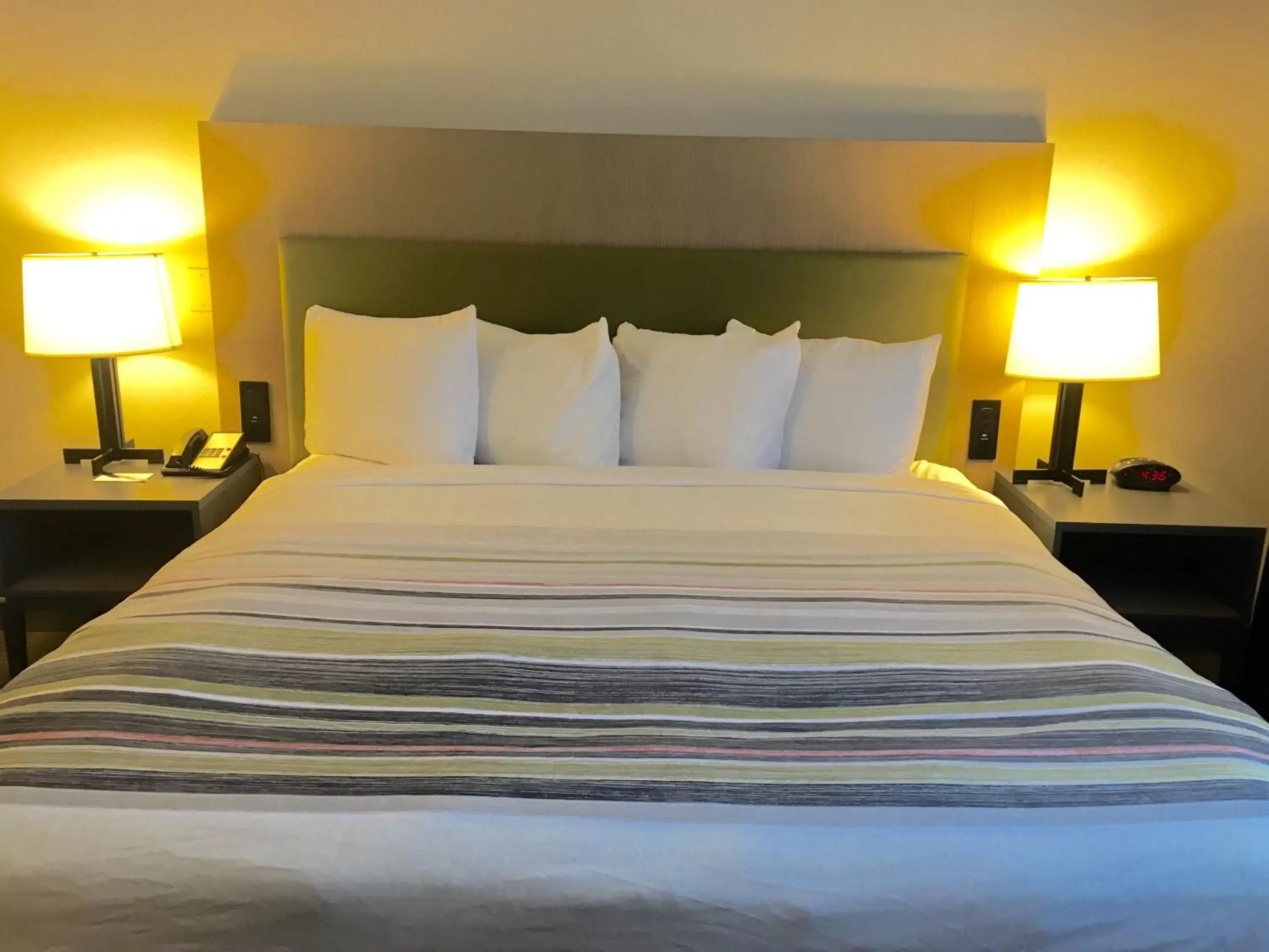 Bedroom, Bed in Country Inn & Suites by Radisson, Austin North (Pflugerville), TX