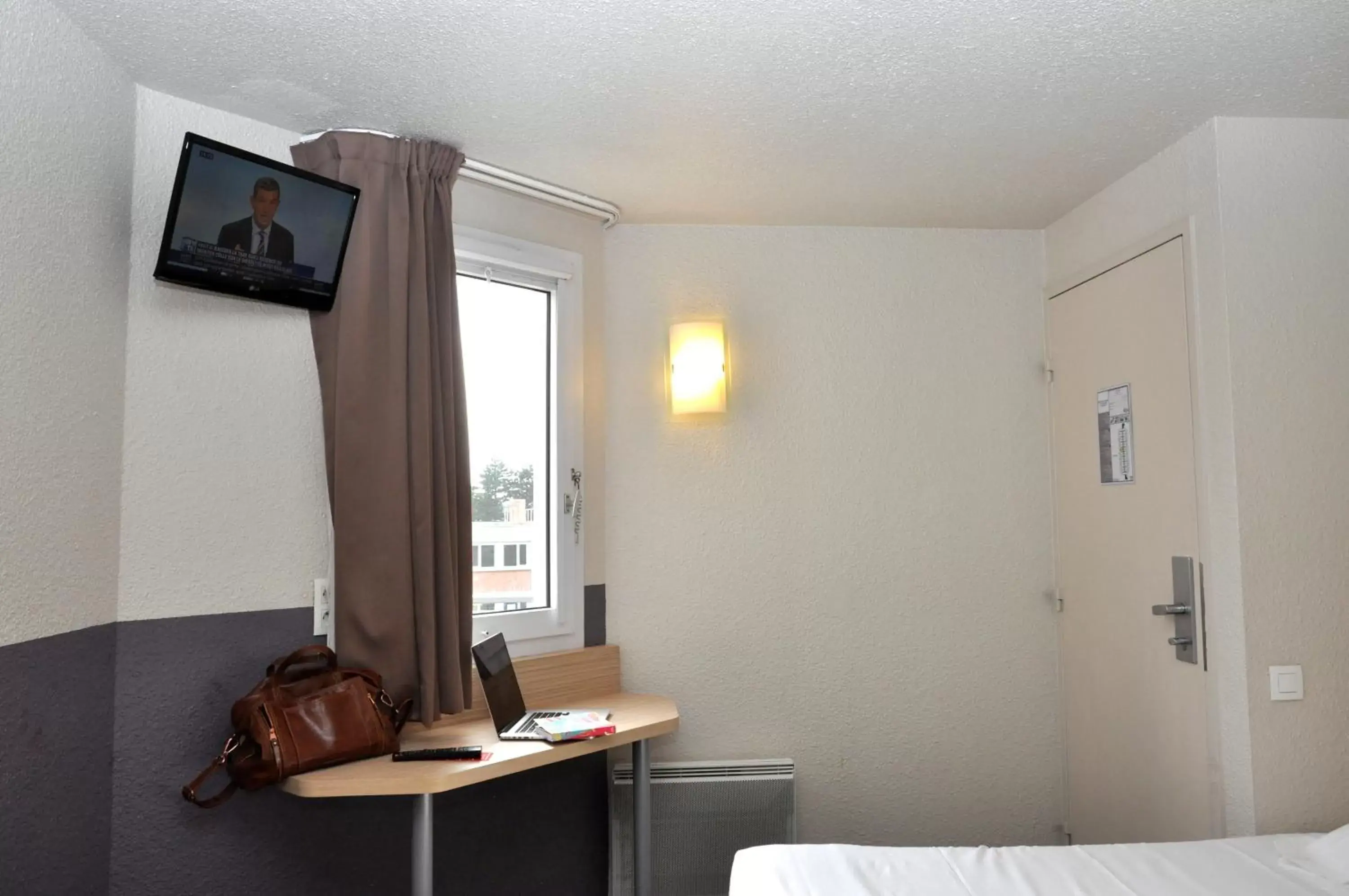 Bedroom, Seating Area in B Hotel Caen Mondeville