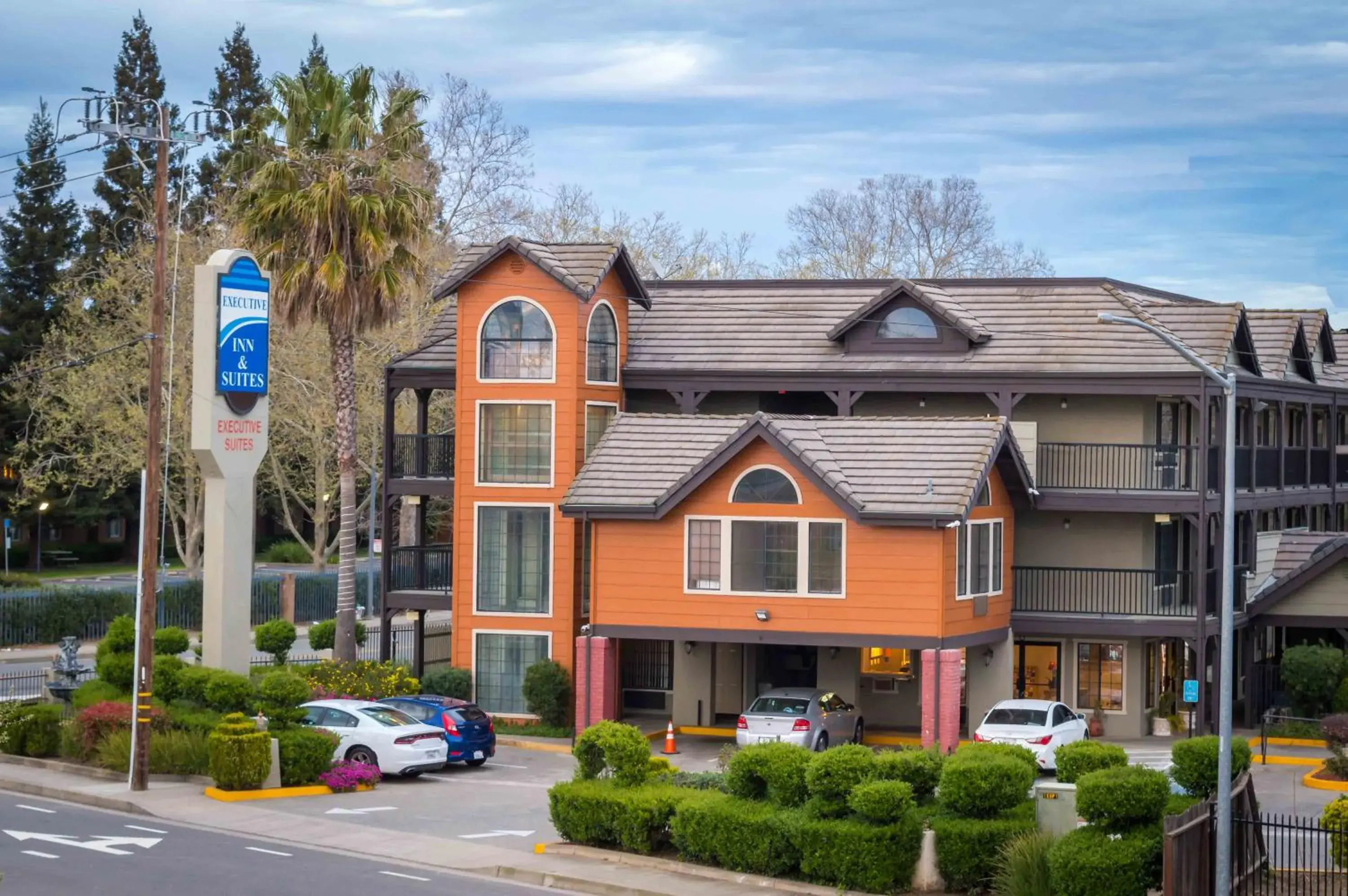 Facade/entrance, Property Building in Executive Inn & Suites Sacramento