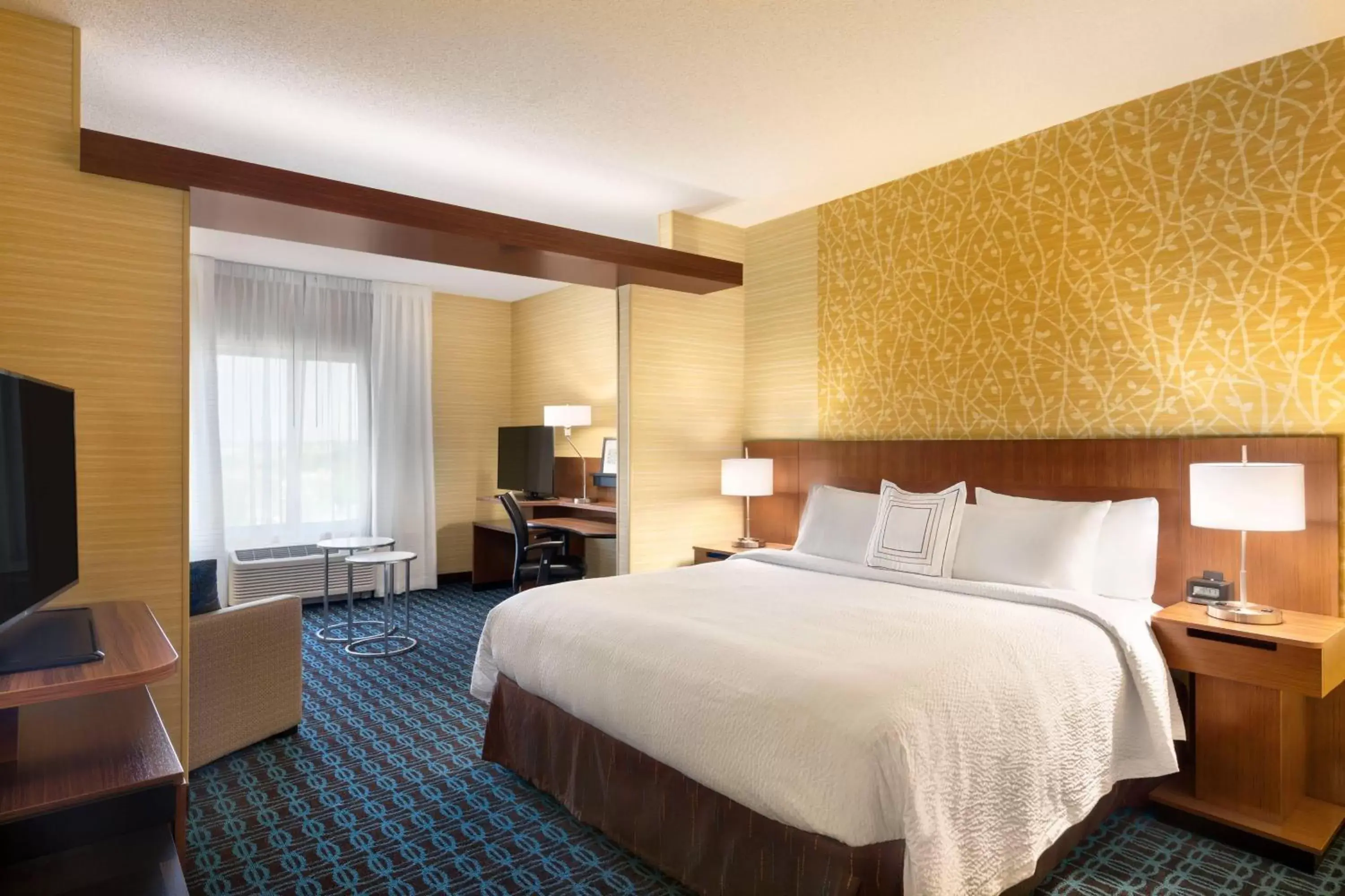 Photo of the whole room, Bed in Fairfield Inn & Suites by Marriott Lancaster East at The Outlets