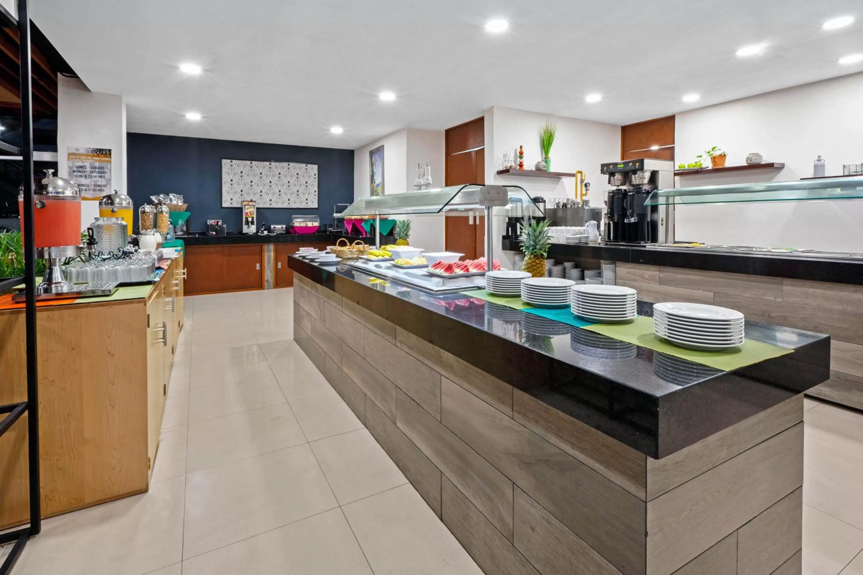 Restaurant/places to eat in Wyndham Garden Cancun Downtown