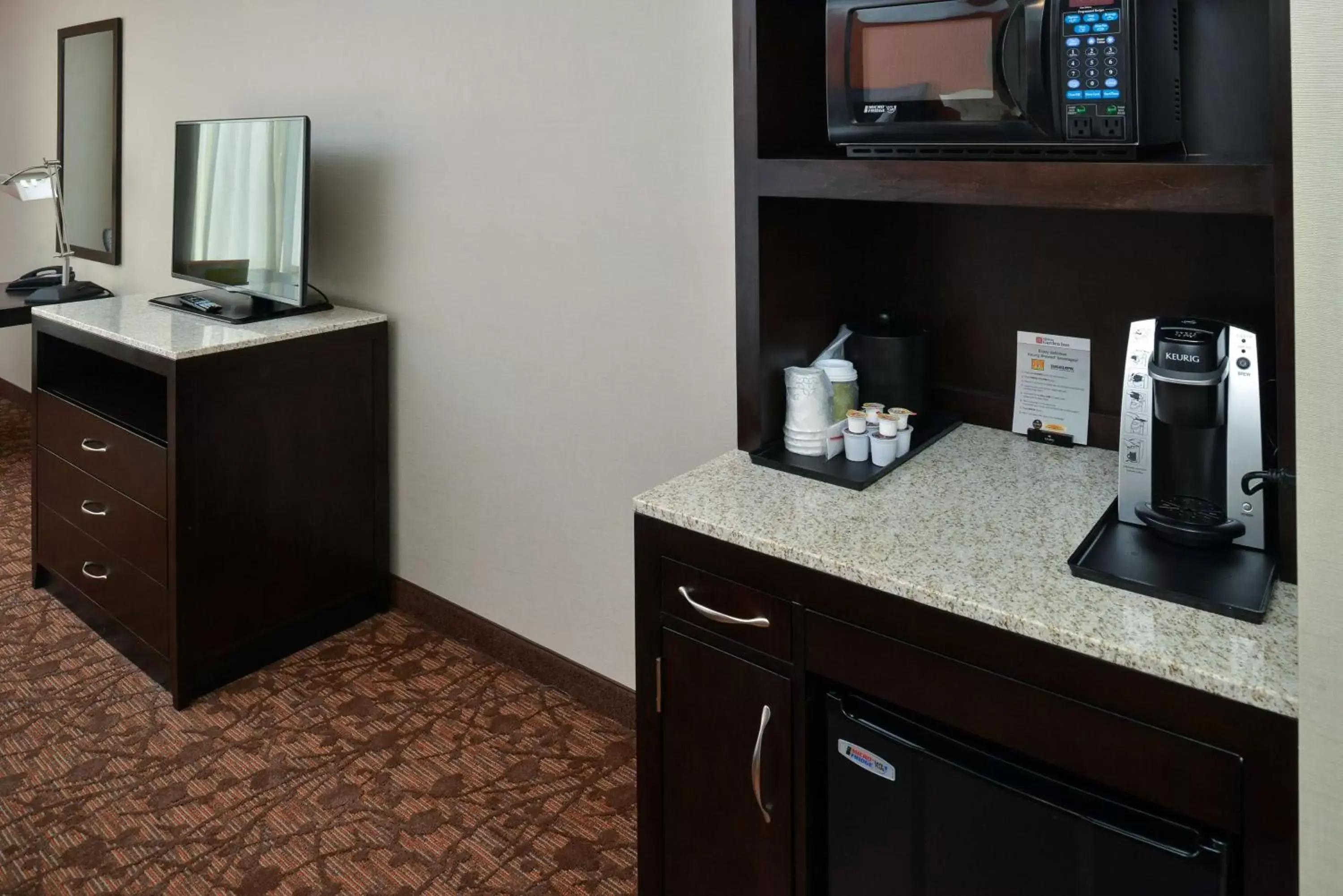 Kitchen or kitchenette, Kitchen/Kitchenette in Hilton Garden Inn West Chester