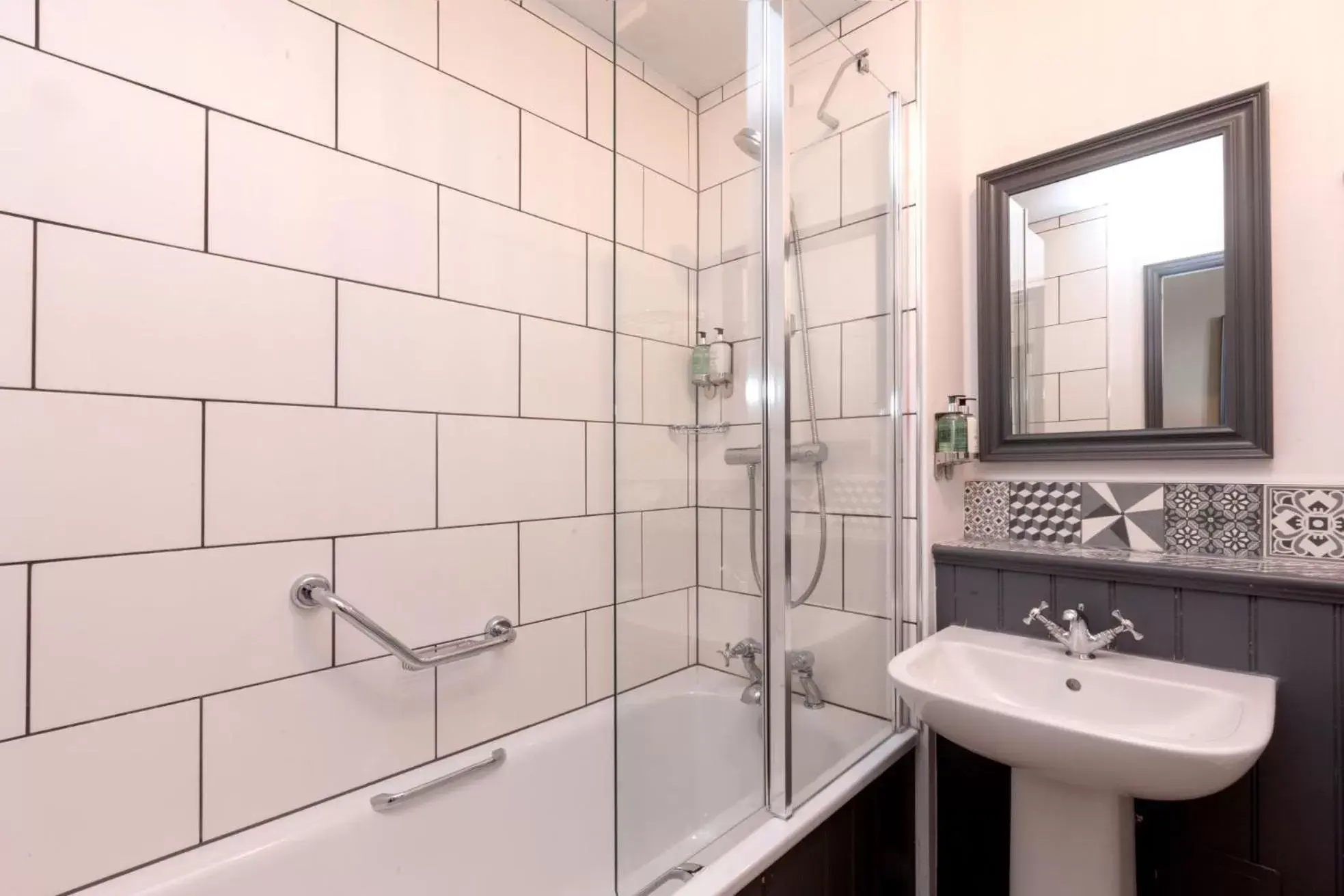 Shower, Bathroom in The Harrogate Inn - The Inn Collection Group