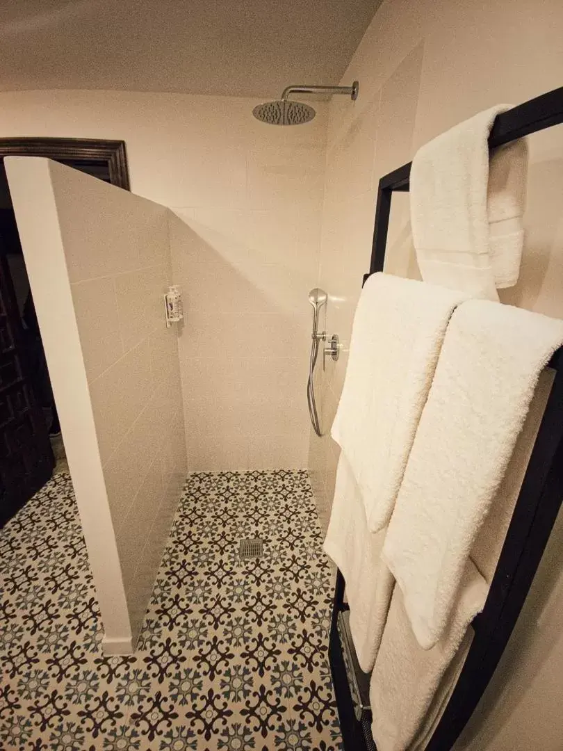 Bathroom in Hotel Castillo de Monda