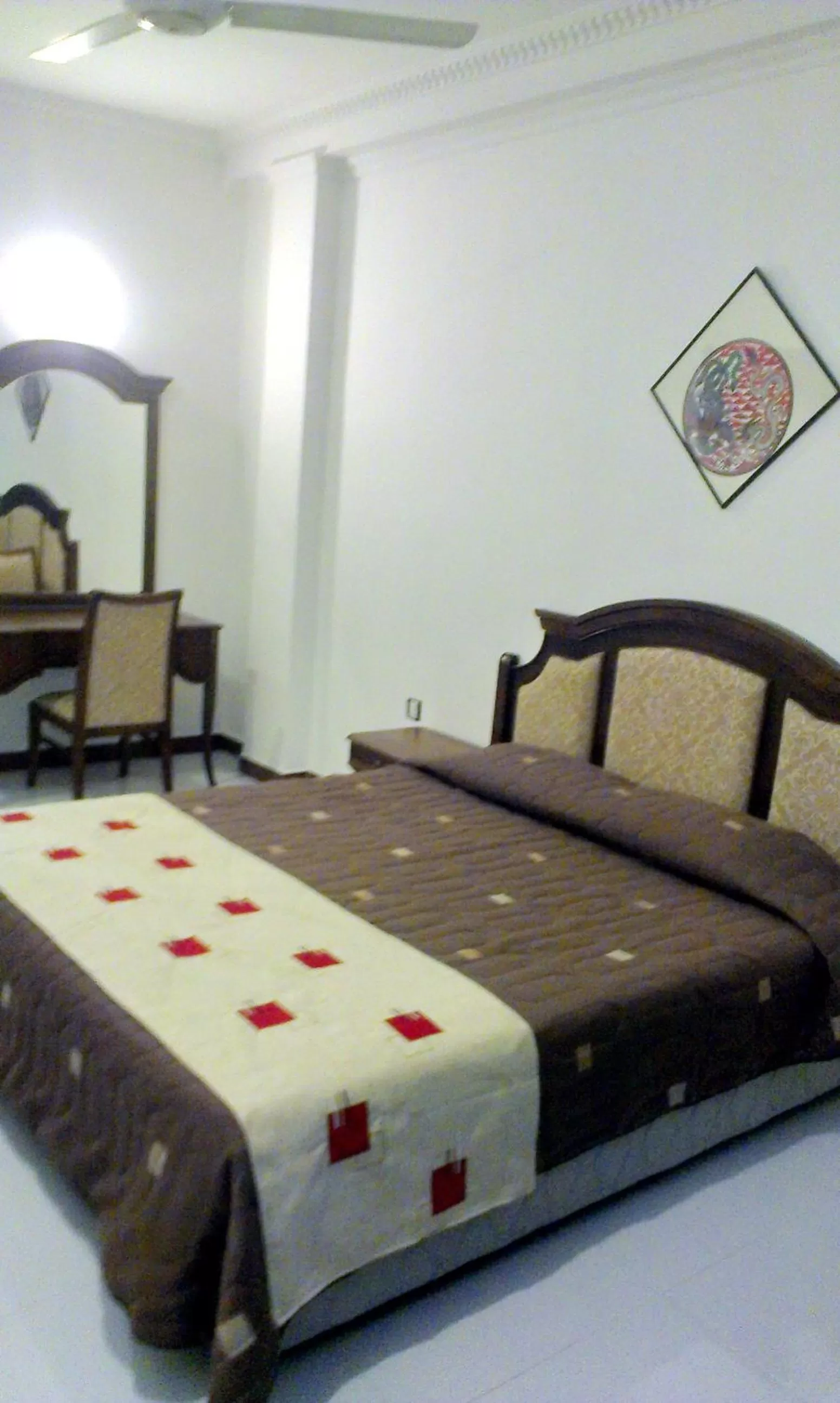 Photo of the whole room, Bed in Eagle's Residence