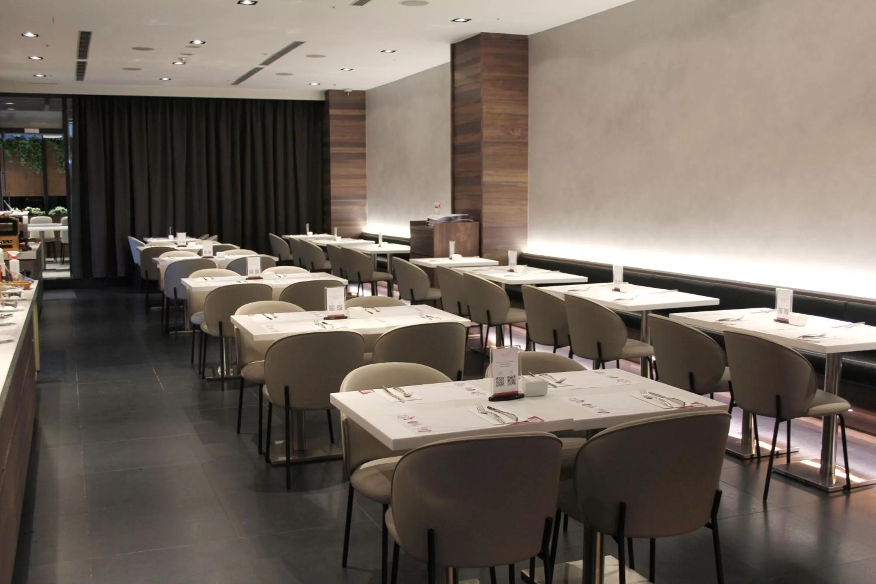 Restaurant/places to eat in WESTGATE Hotel