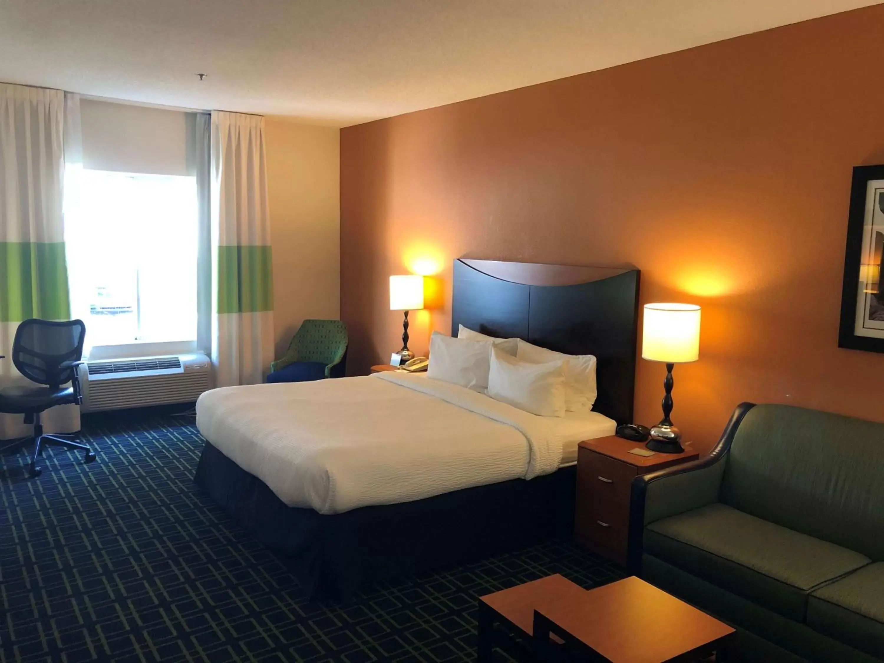 Photo of the whole room, Bed in Country Inn & Suites by Radisson, Fayetteville I-95, NC