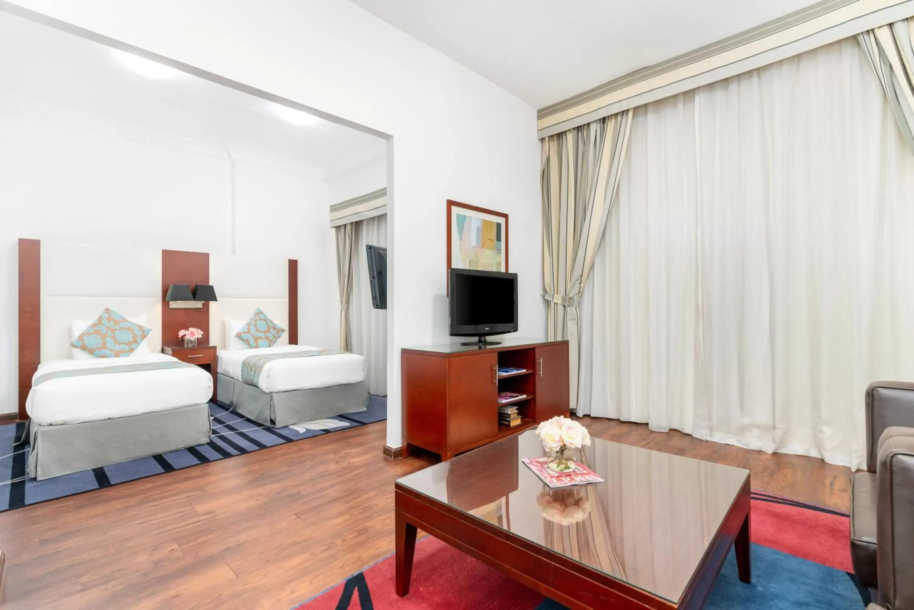 Deluxe Twin Room in Golden Sands Hotel & Residences