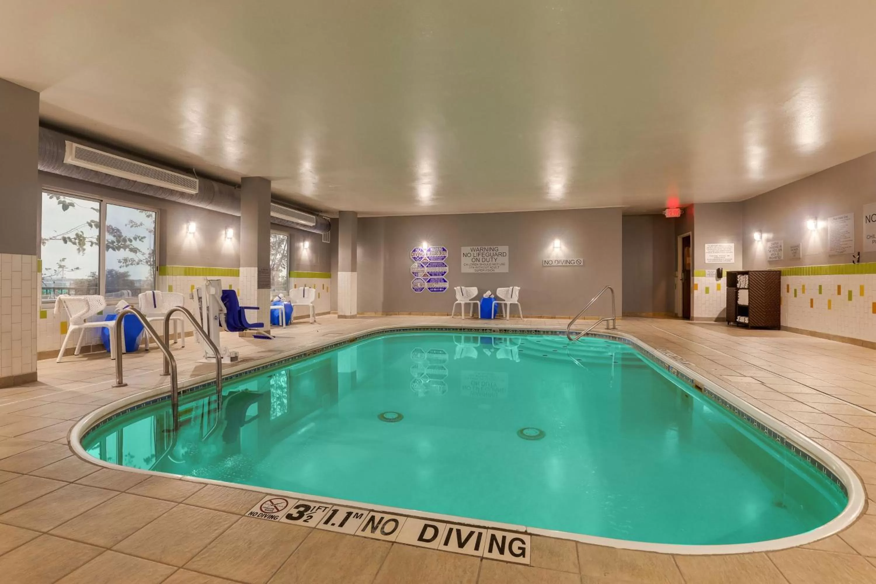 Swimming pool in Fairfield Inn & Suites by Marriott Fort Worth I-30 West Near NAS JRB