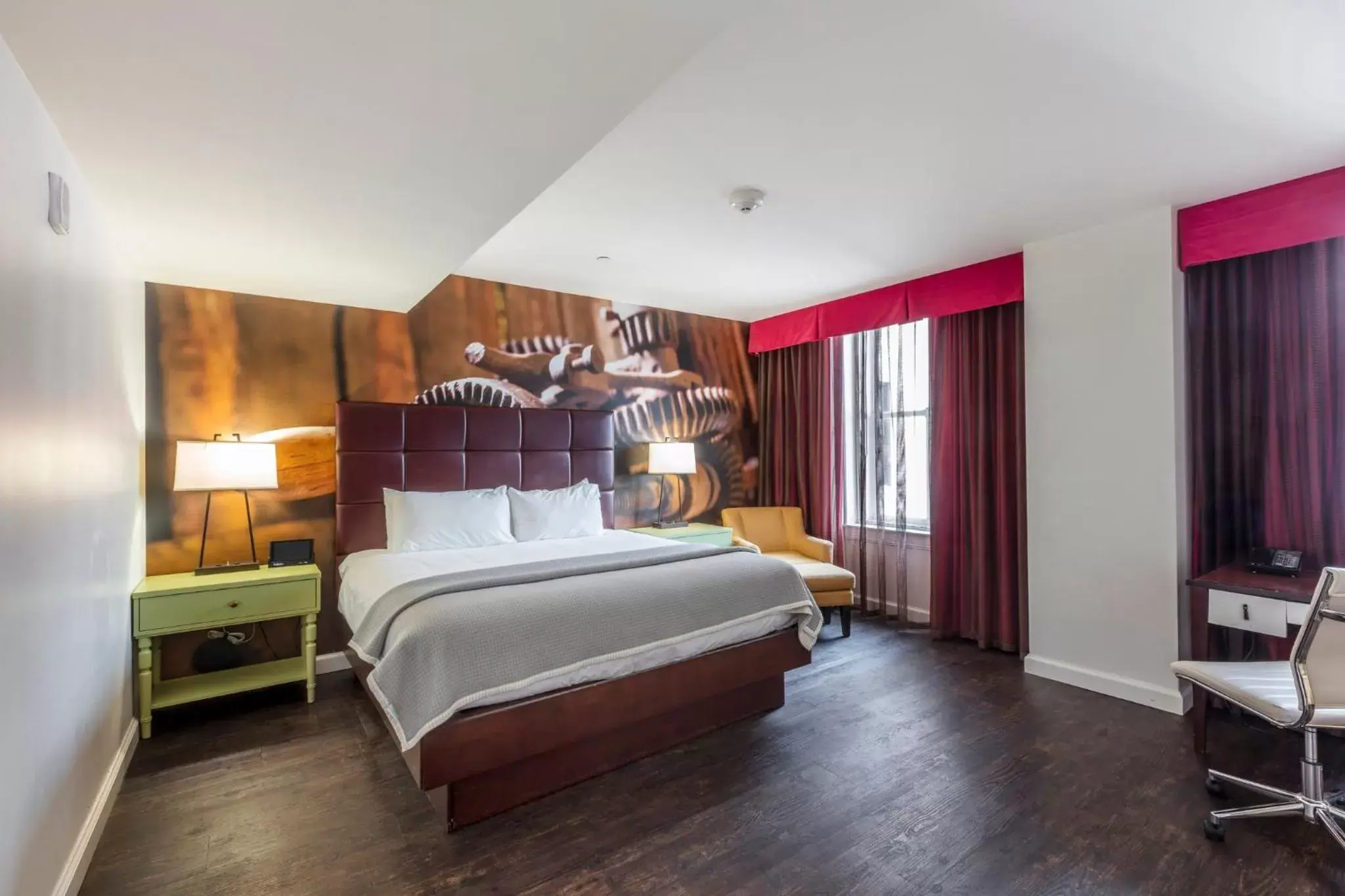Photo of the whole room, Bed in Hotel Indigo Nashville - The Countrypolitan