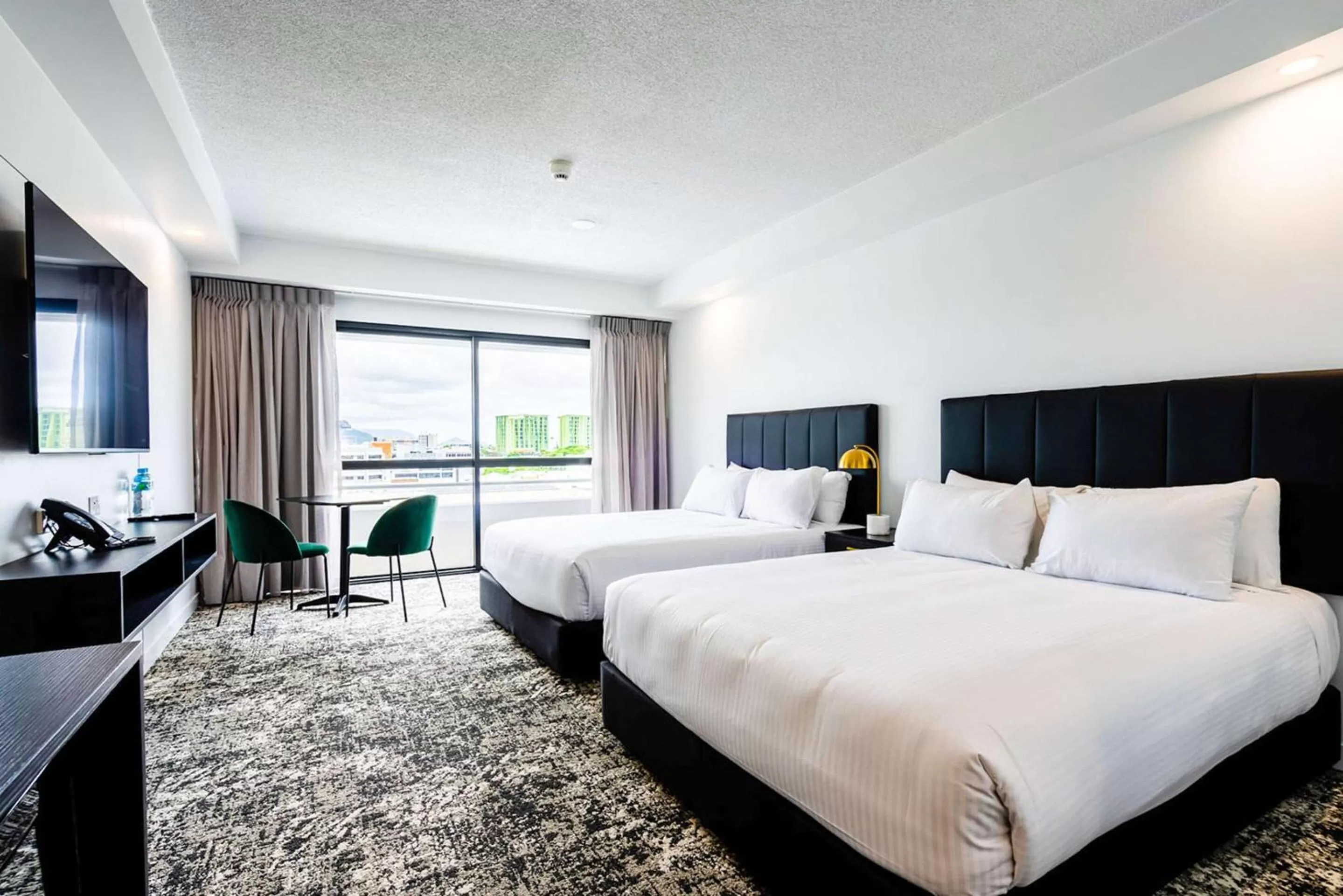 Bedroom, Bed in The Benson Hotel