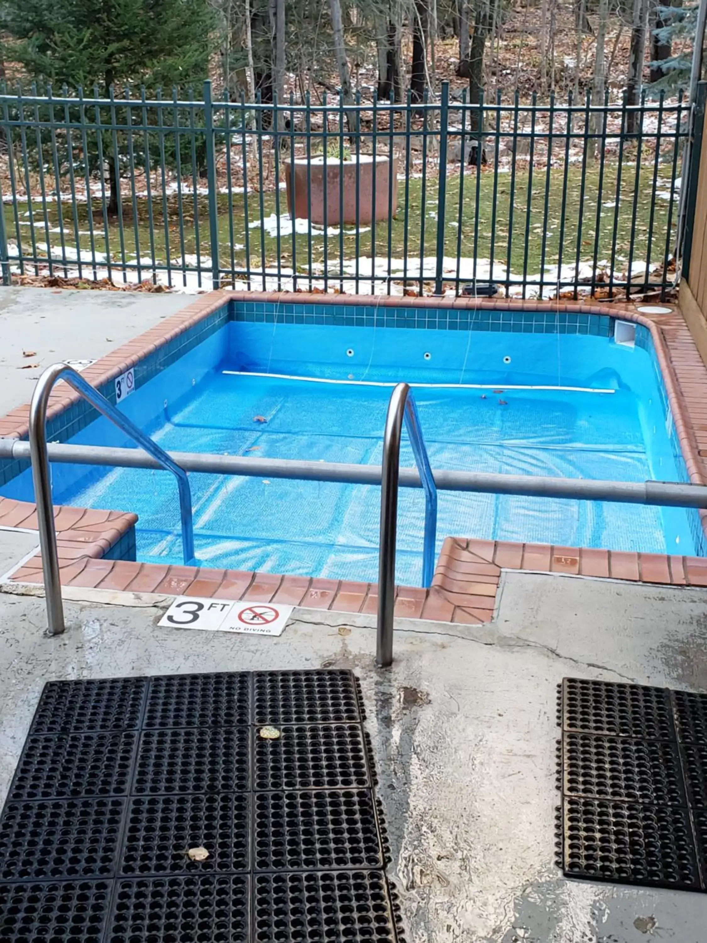 Activities, Swimming Pool in Rib Mountain Inn