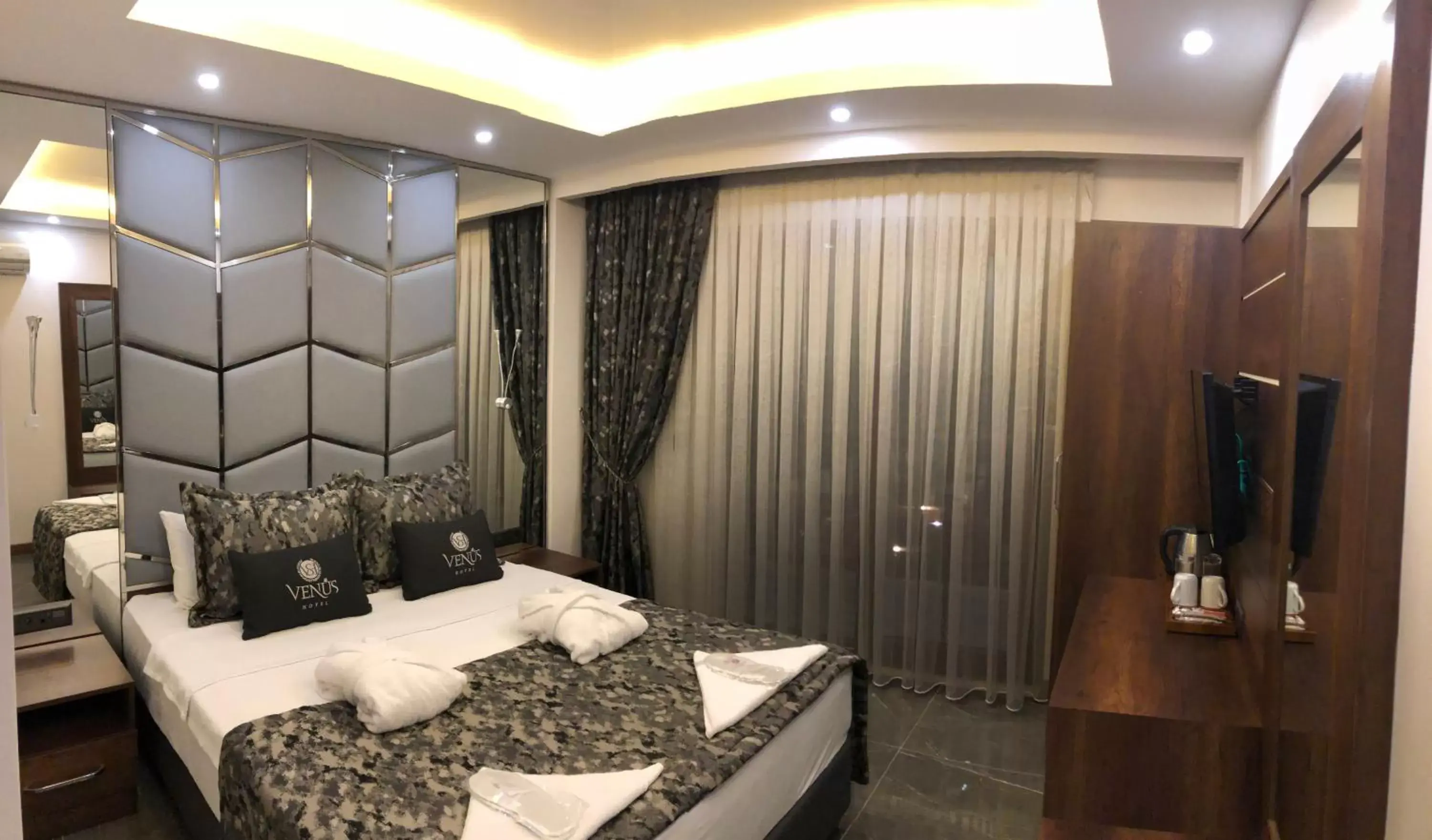 Bedroom, Bed in Venus Hotel