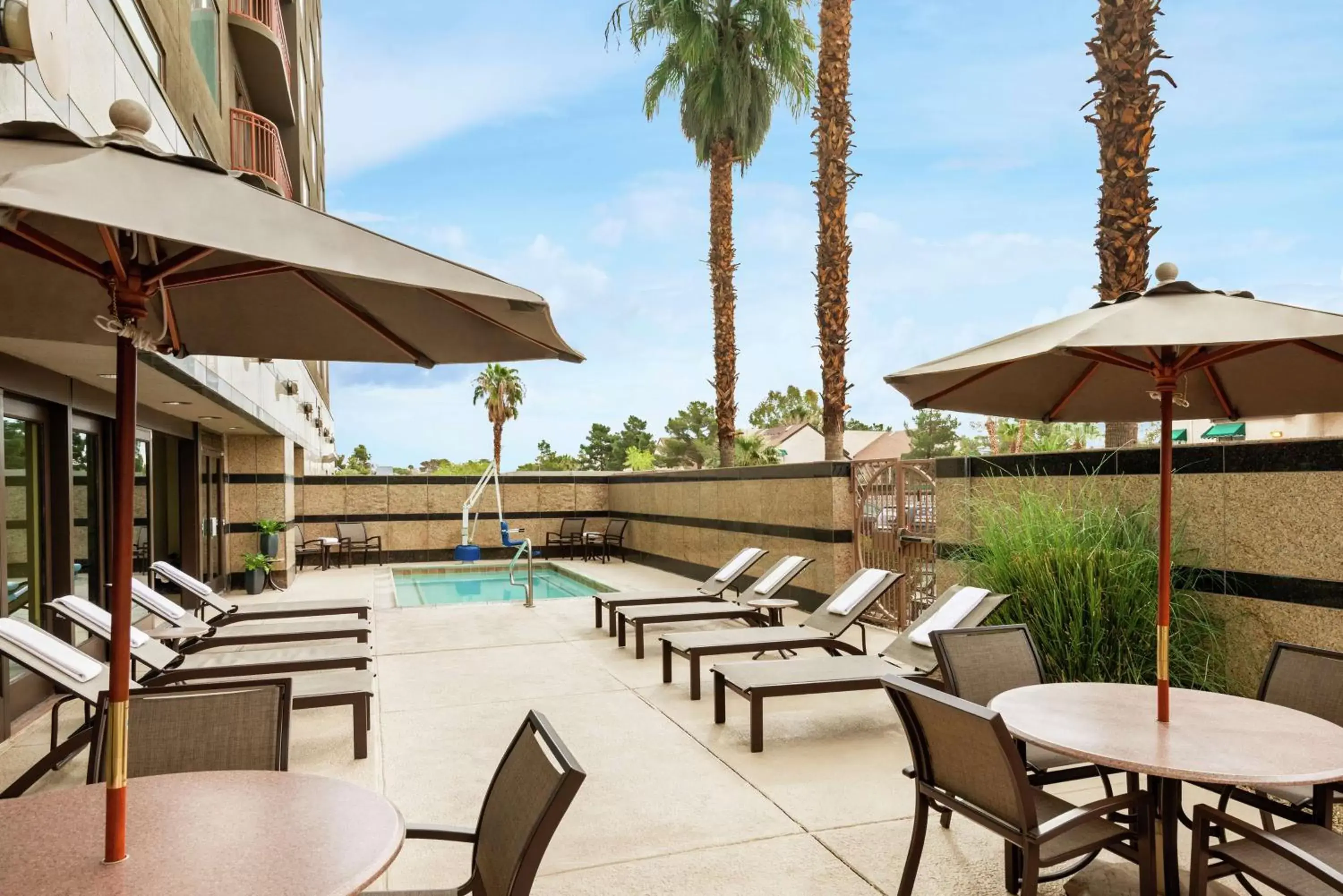 Property building, Swimming Pool in Embassy Suites by Hilton Convention Center Las Vegas