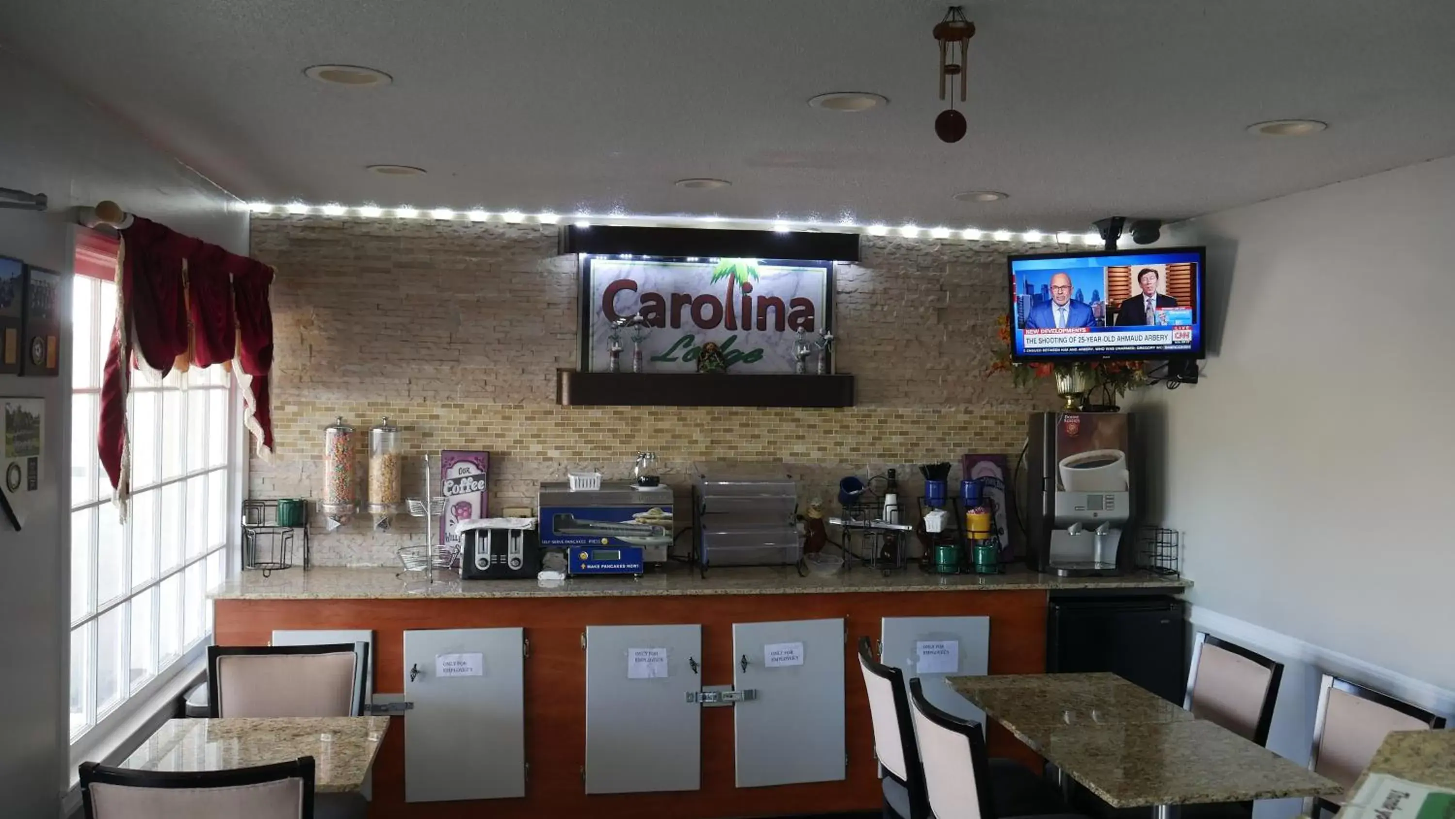 Restaurant/Places to Eat in Carolina Lodge
