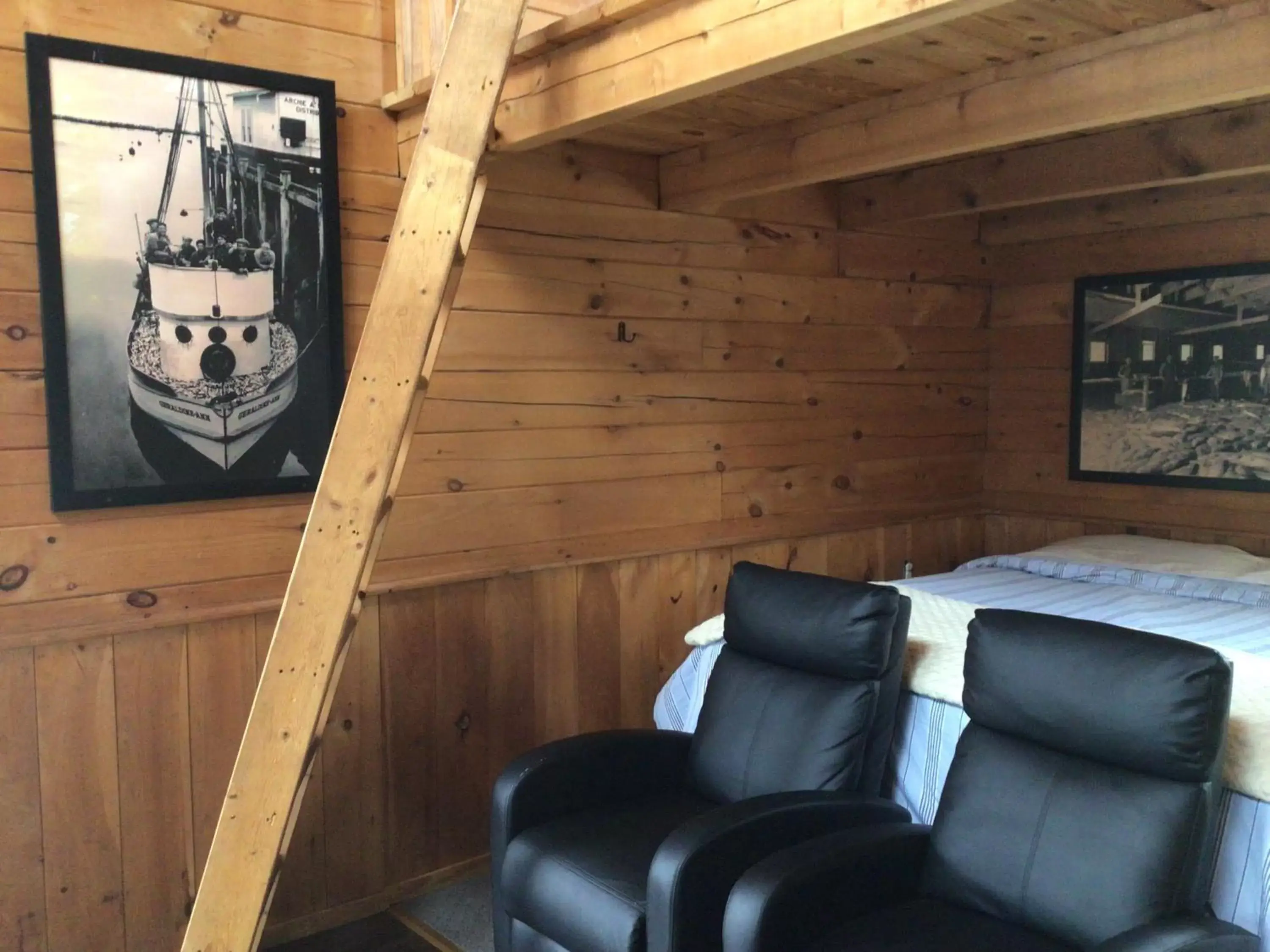 Seating Area in Kozy Haven Log Cabin Rentals