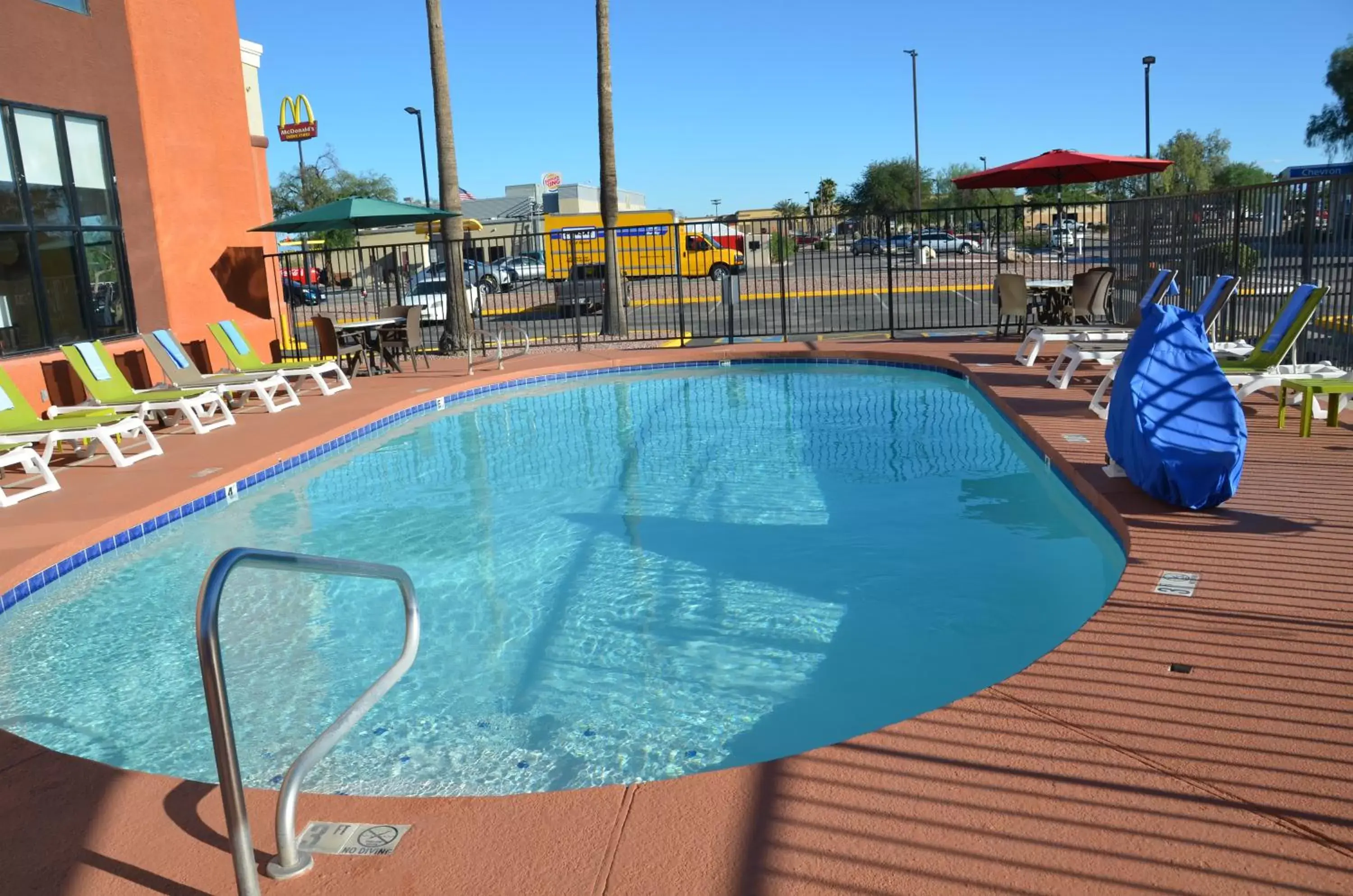 Pool view, Swimming Pool in Days Inn & Suites by Wyndham Tucson/Marana