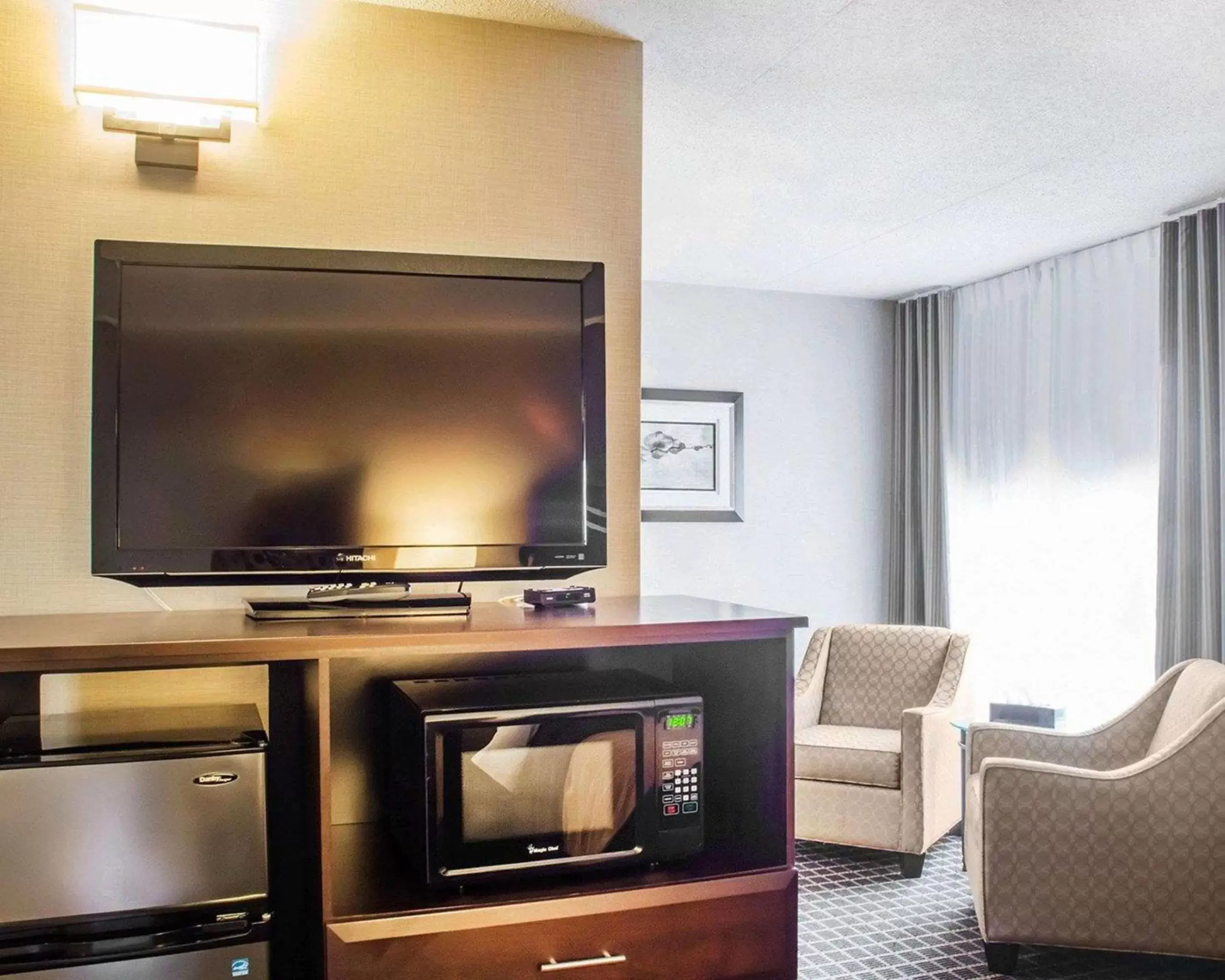 Photo of the whole room, TV/Entertainment Center in Comfort Inn