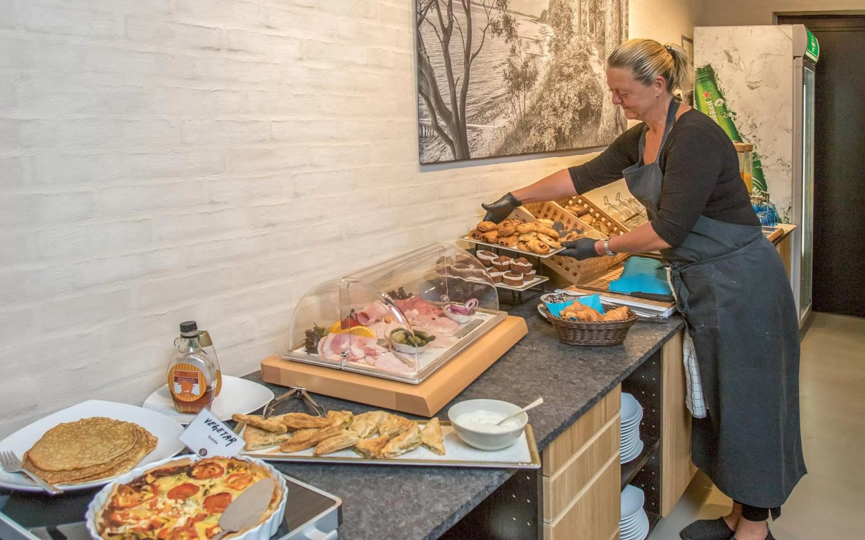 Buffet breakfast in Hotel 6400