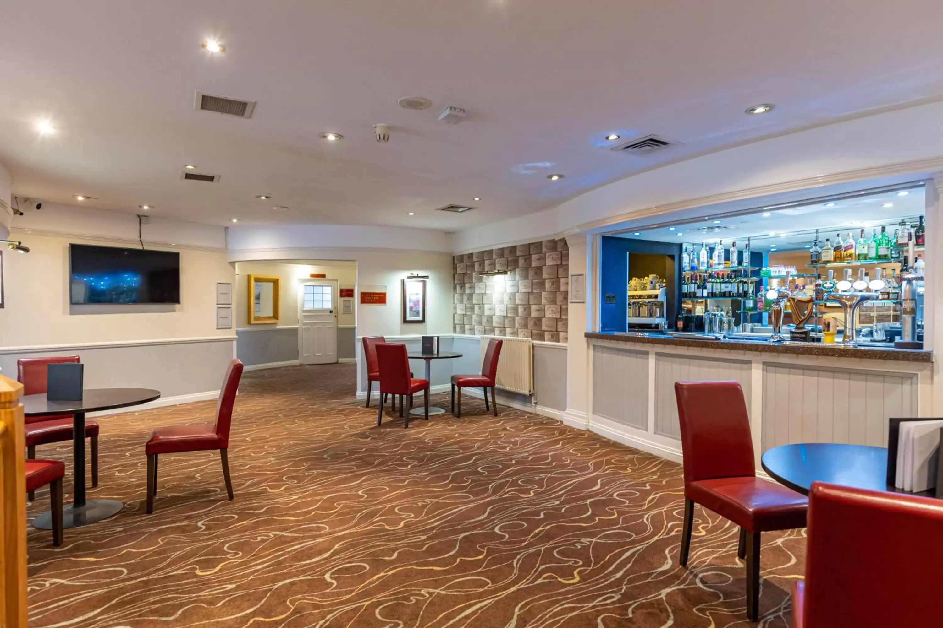 Lounge or bar, Lounge/Bar in Mercure Tunbridge Wells Hotel
