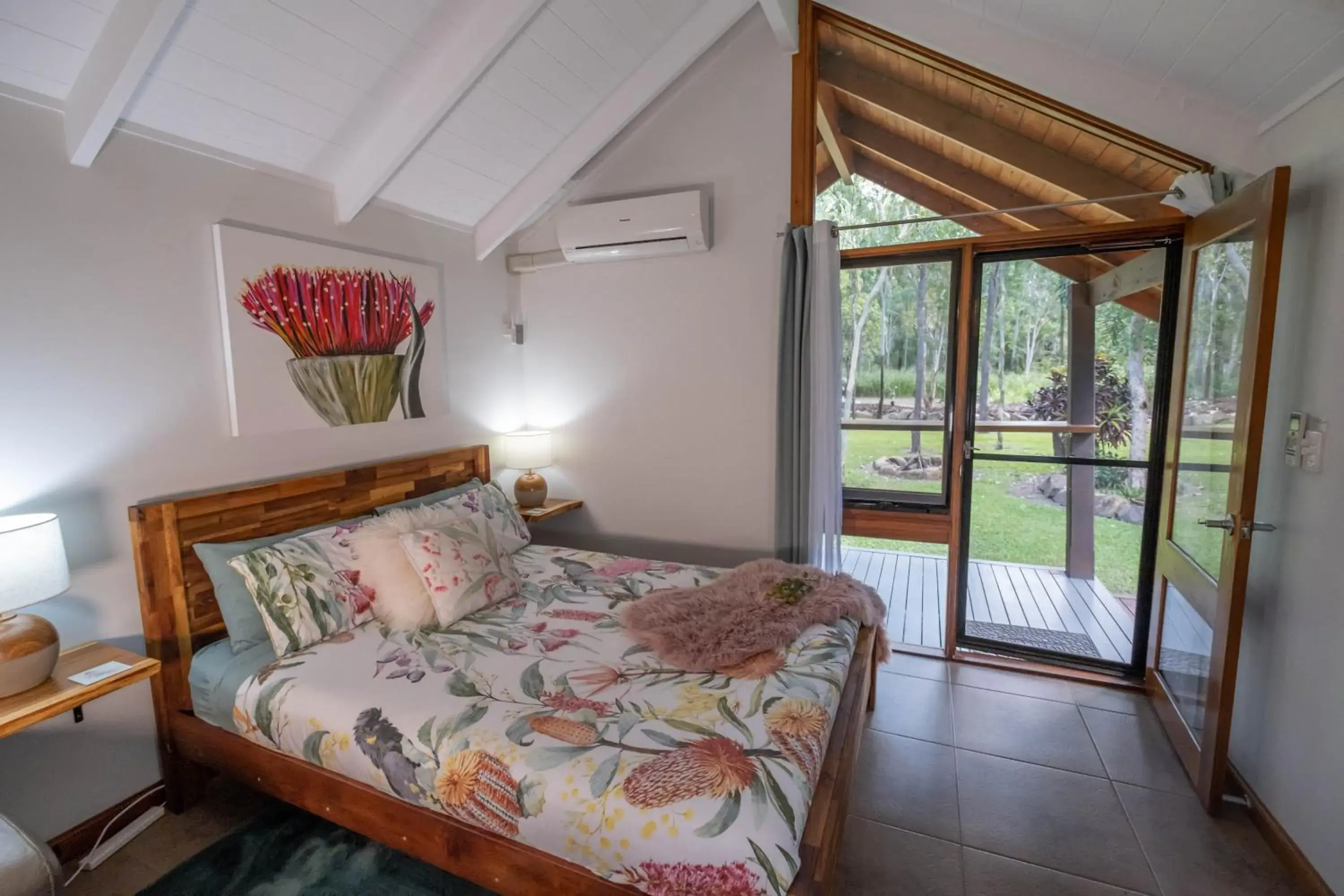 Bed in Airlie Beach Eco Cabins - Adults Only