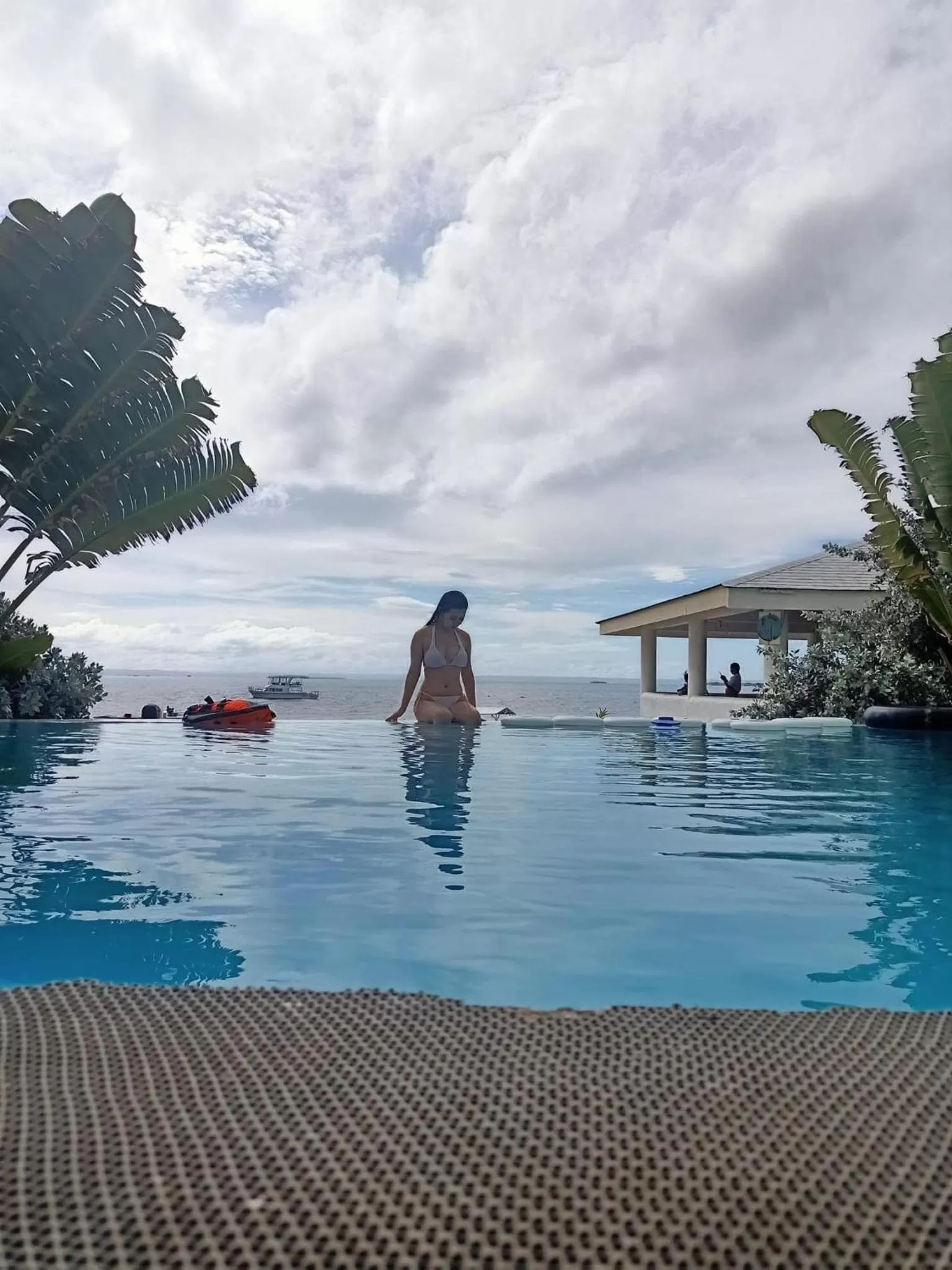 People in Sugarsea Inn & Dive shop