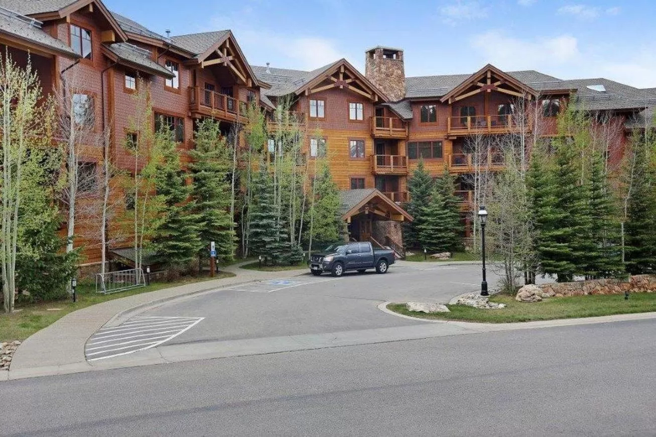 Property building in Mountain Thunder Lodge