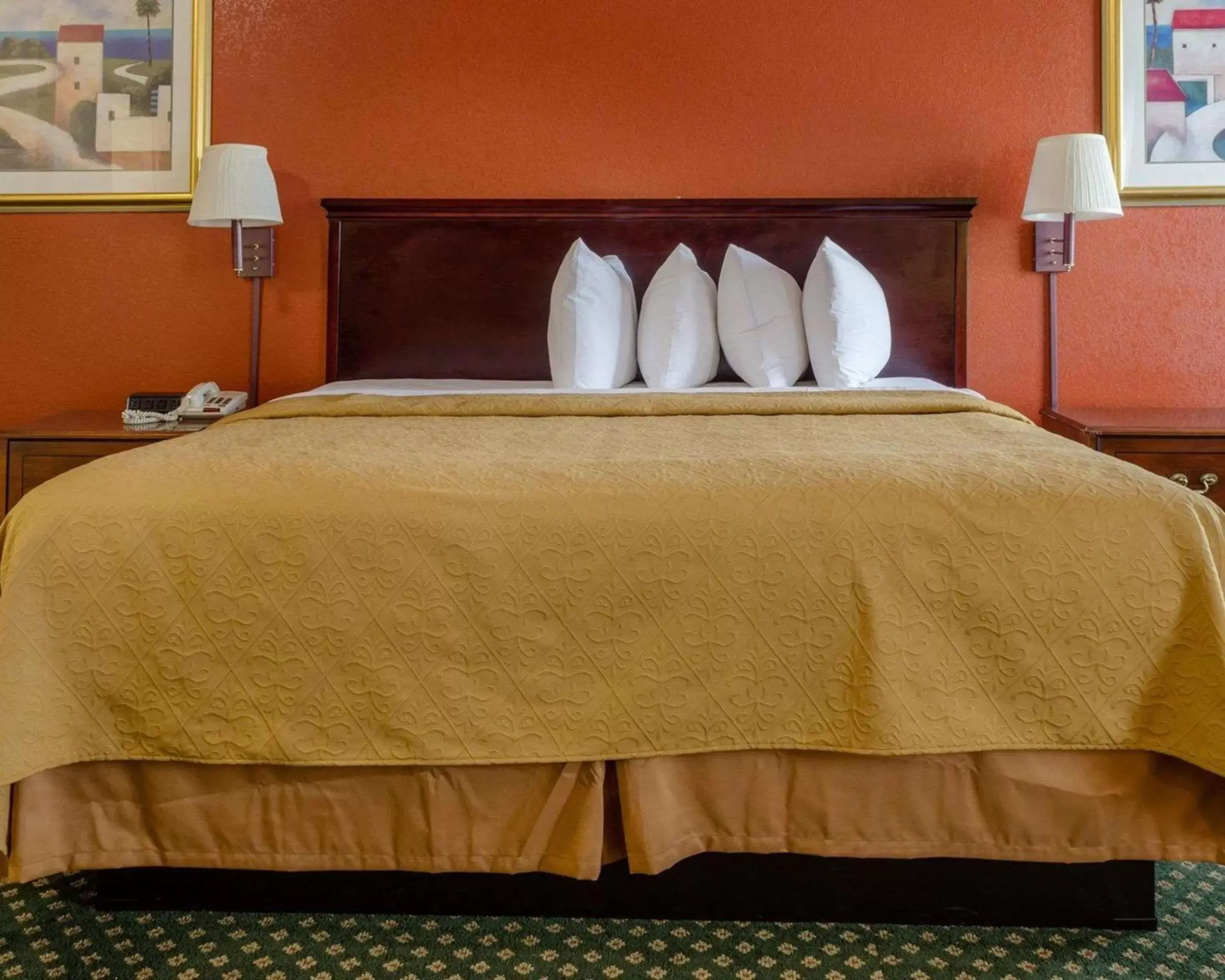 Photo of the whole room, Bed in Econo Lodge Inn & Suites Philadelphia