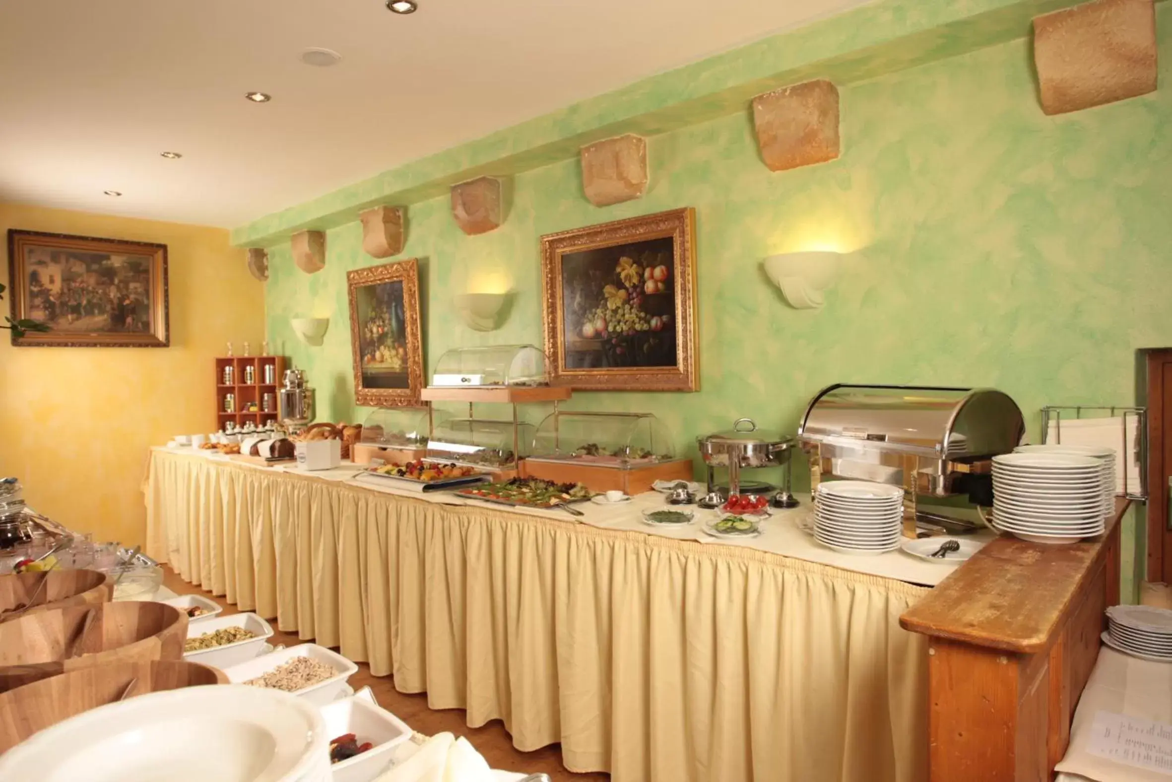 Breakfast, Restaurant/Places to Eat in Hotel Schloss Edesheim