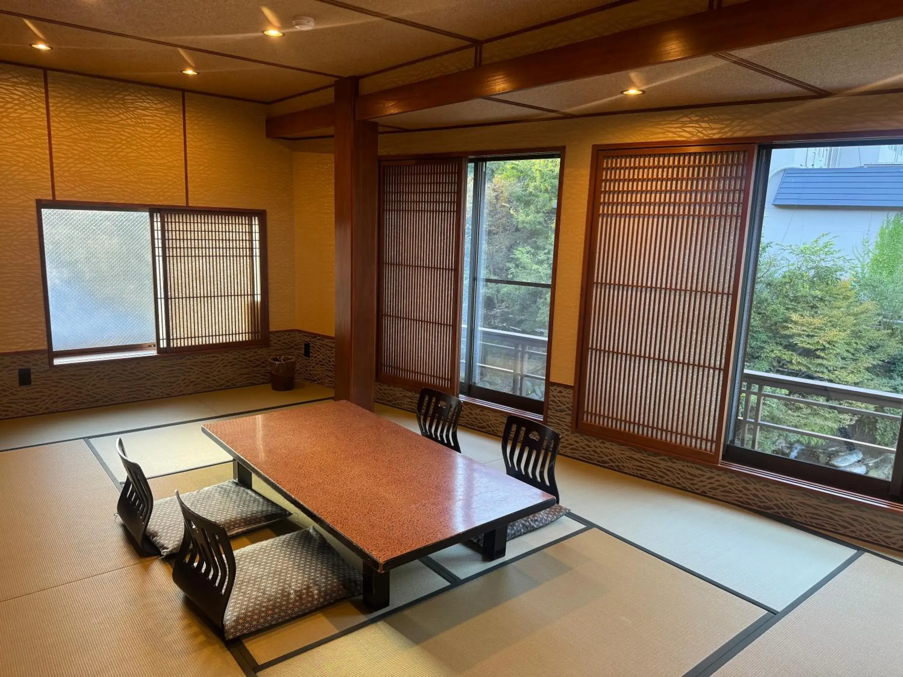 Photo of the whole room, Seating Area in Hakoneyumoto Onsen Yaeikan