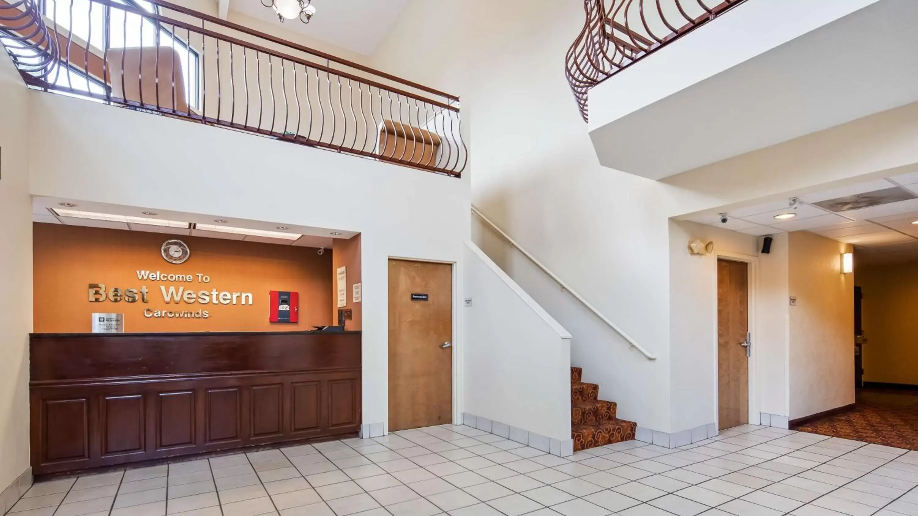 Lobby or reception, TV/Entertainment Center in Best Western Carowinds
