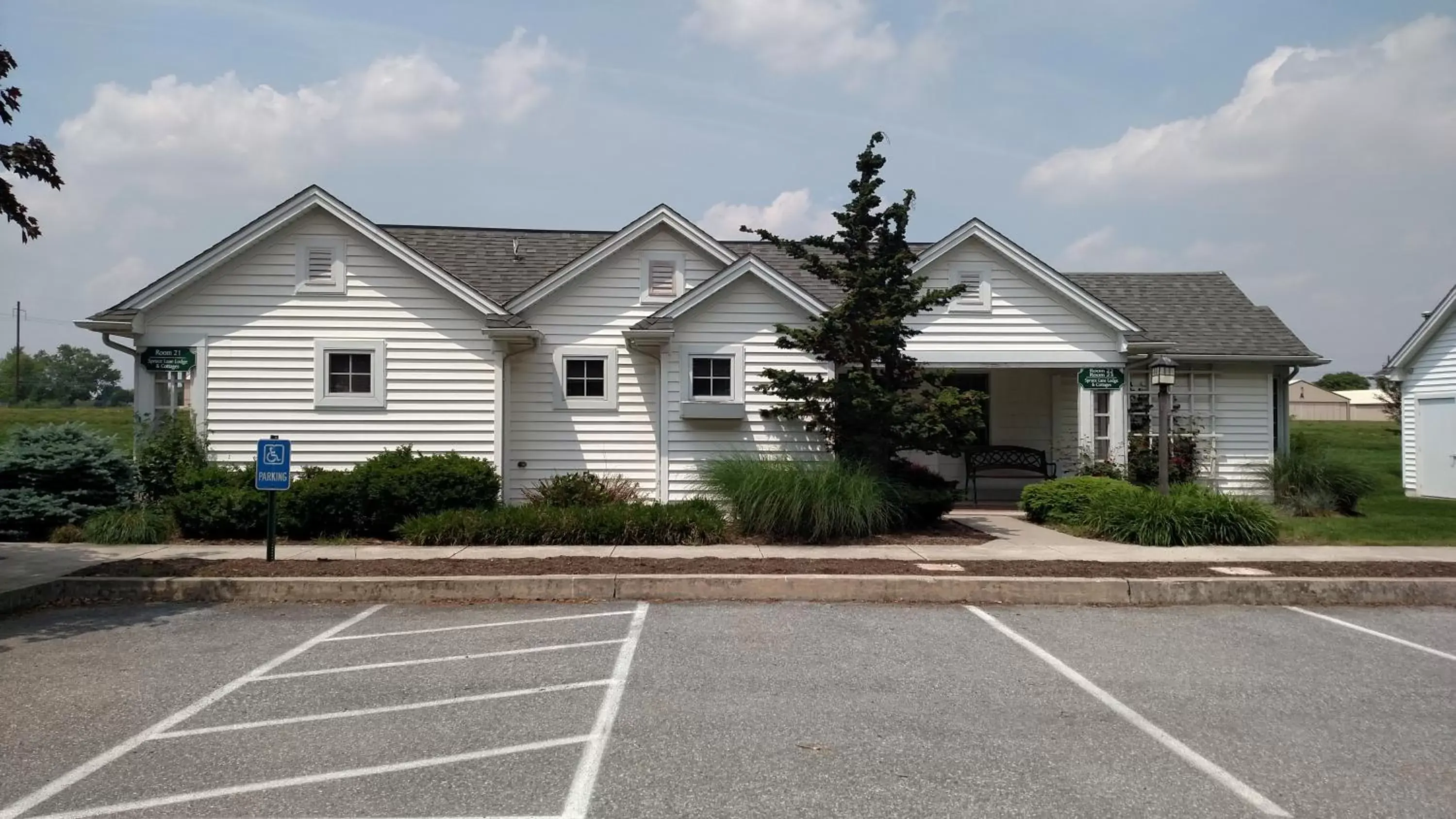 Facade/entrance in Spruce Lane Lodge and Cottages Facade/entrance in Spruce Lane Lodge and Cottages