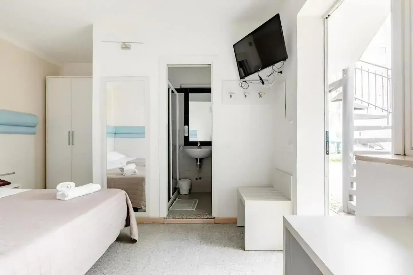 Bed, Bathroom in Hotel Villa Argia Rimini