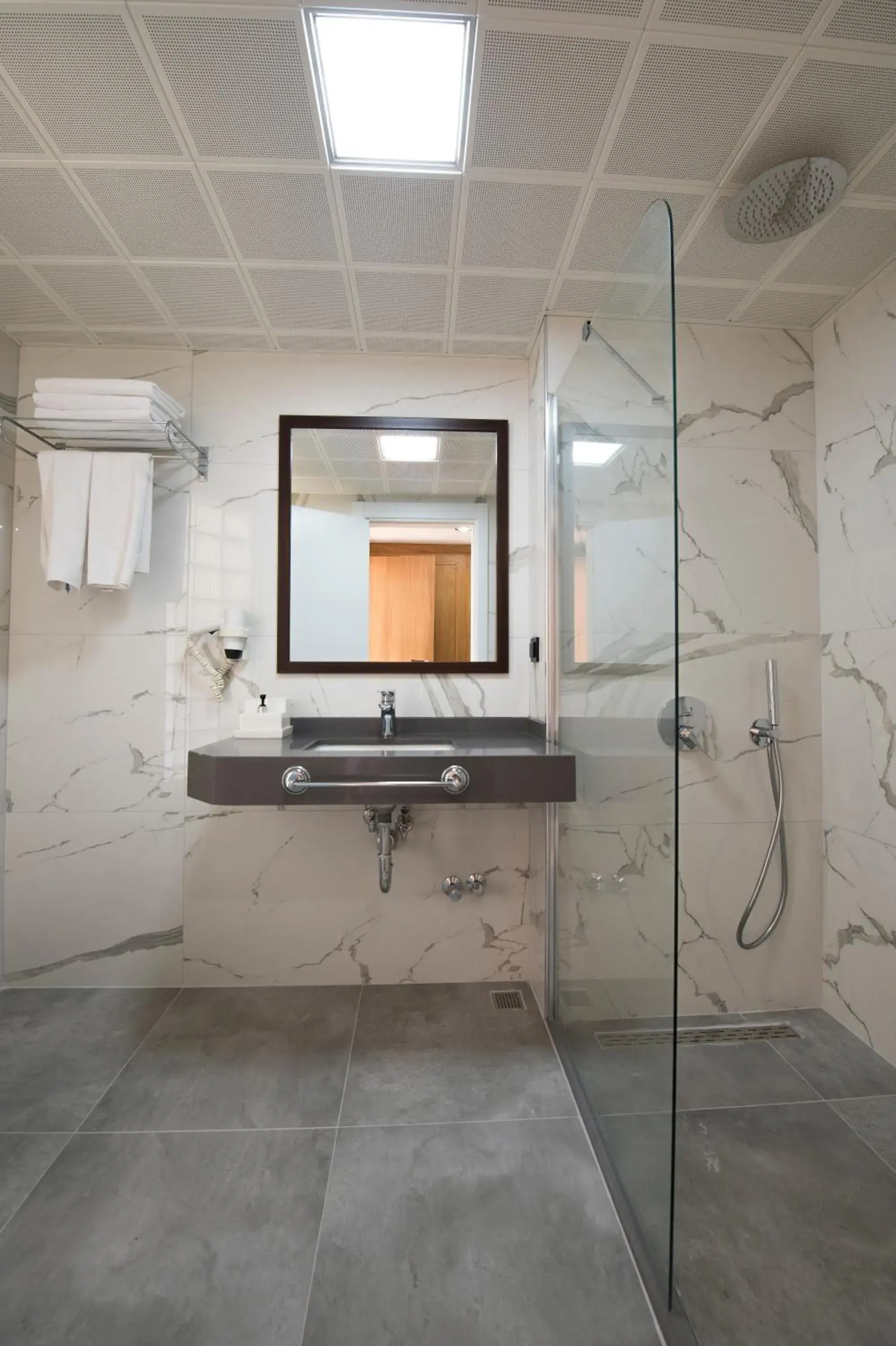 Shower, Bathroom in Belcehan Deluxe Hotel