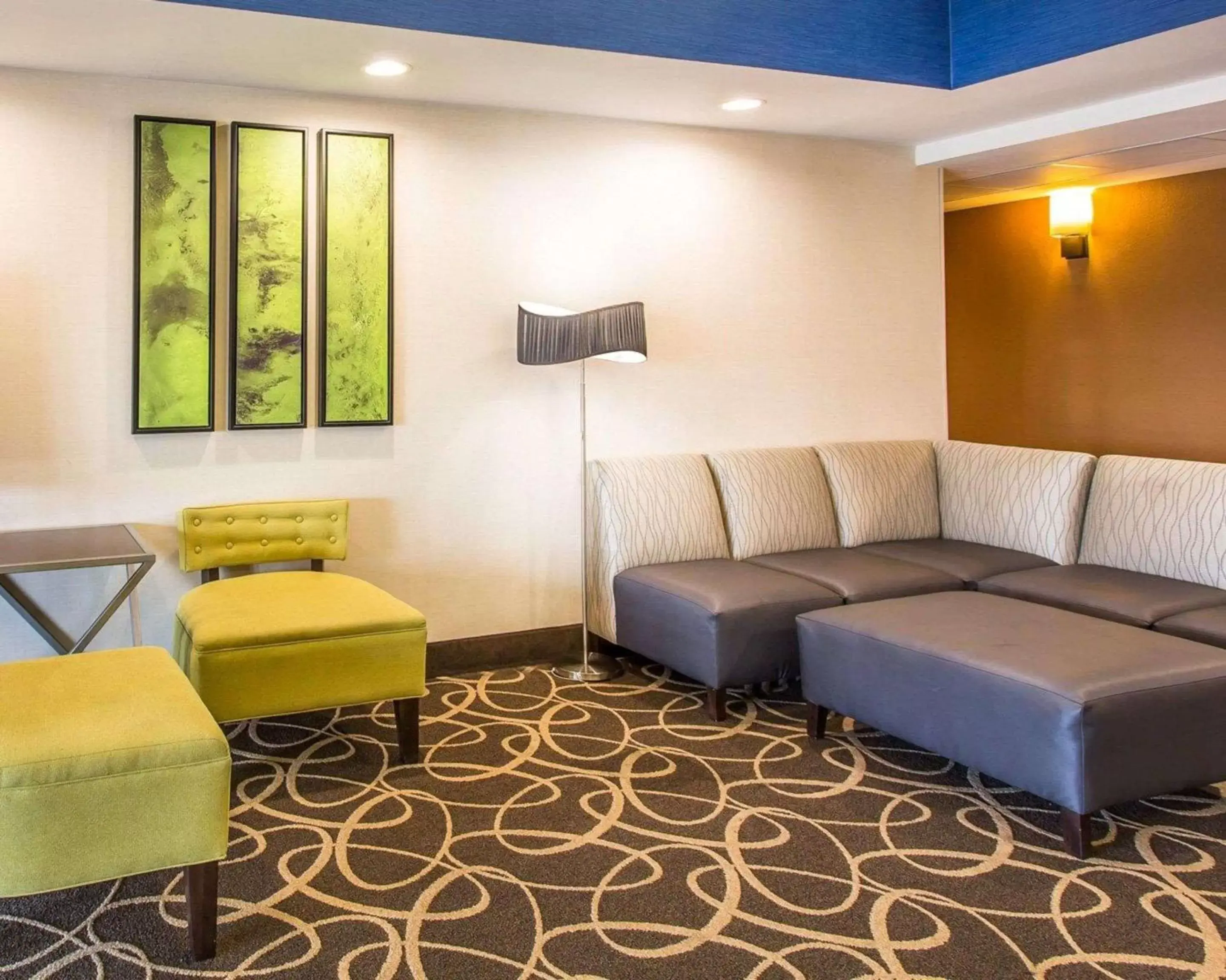 Lobby or reception, Seating Area in Comfort Suites Cookeville