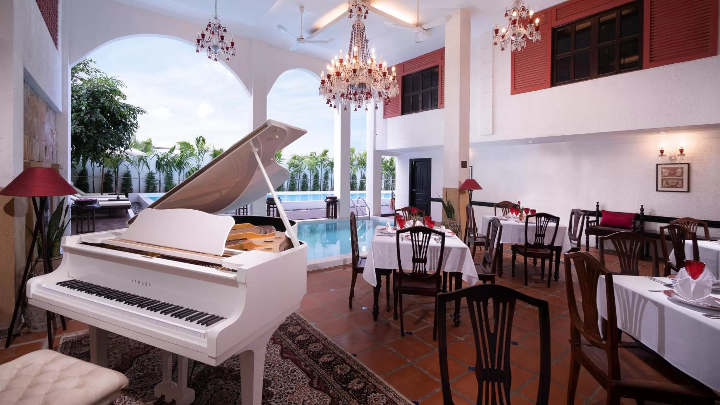 Restaurant/places to eat in Mane Colonial Classic