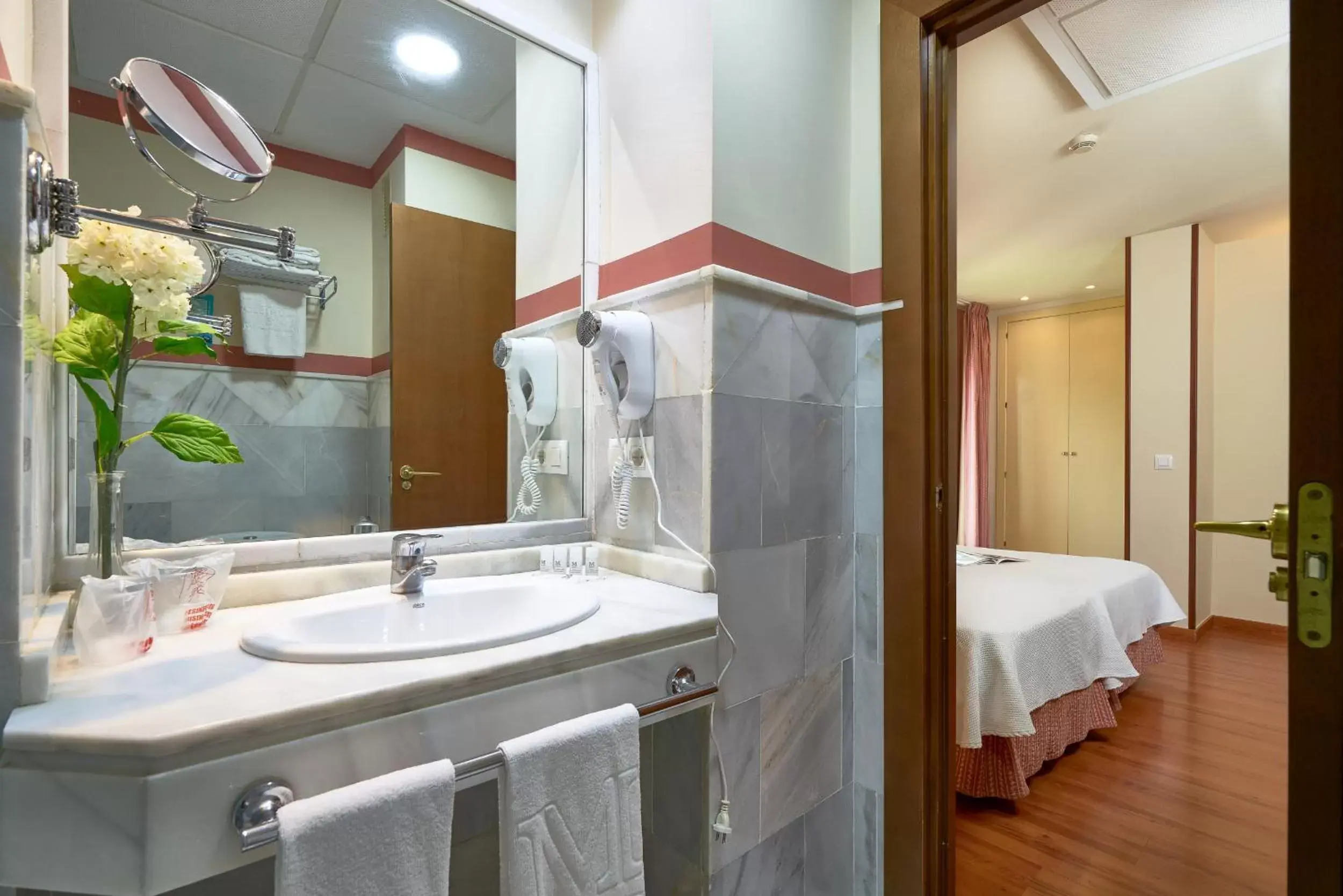 Bathroom in Hotel Murillo