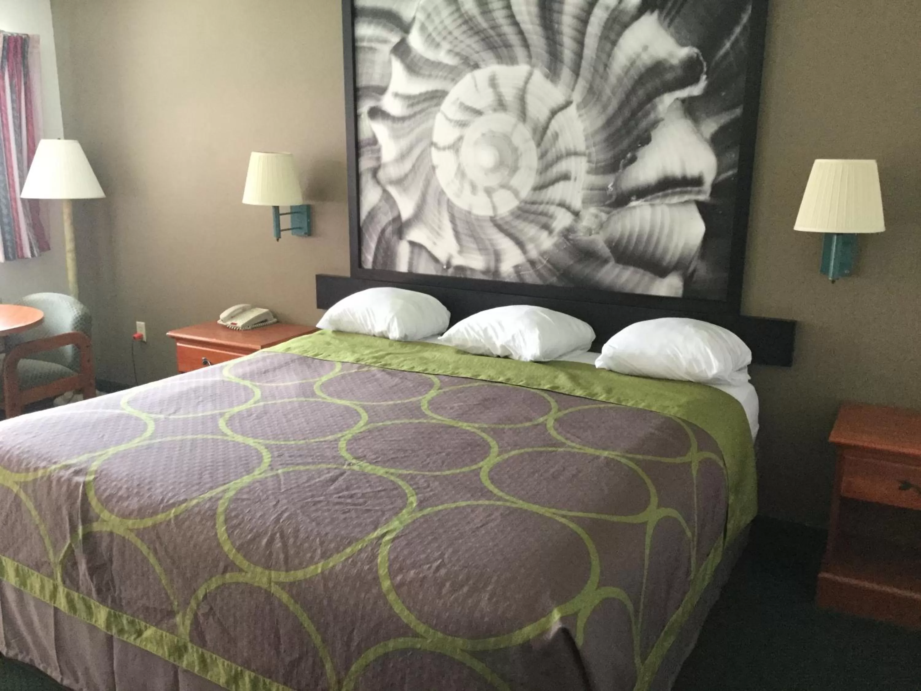 Photo of the whole room, Bed in Redfinn Inn