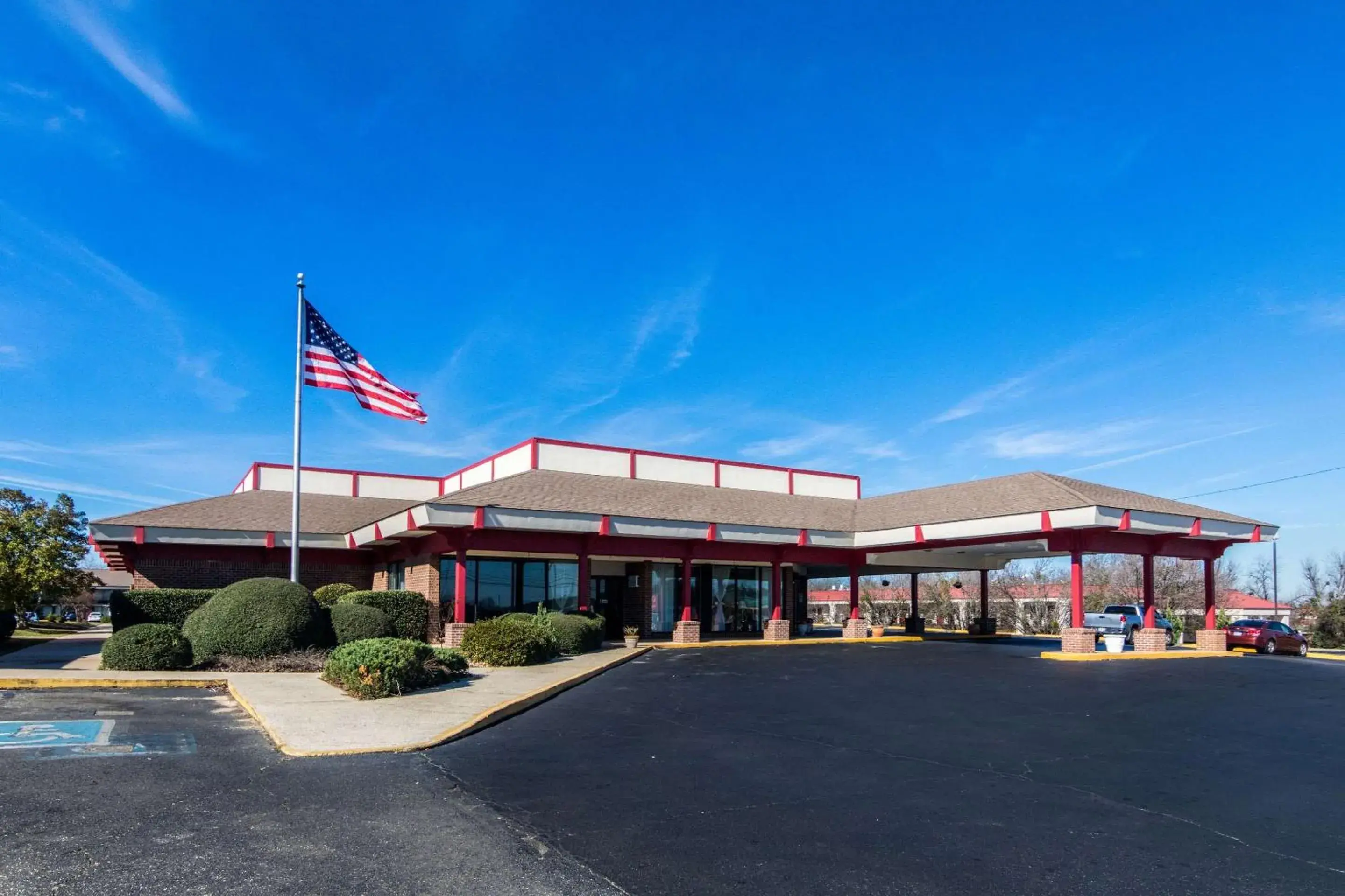Property Building in Econo Lodge Inn & Suites Conference Center Dublin