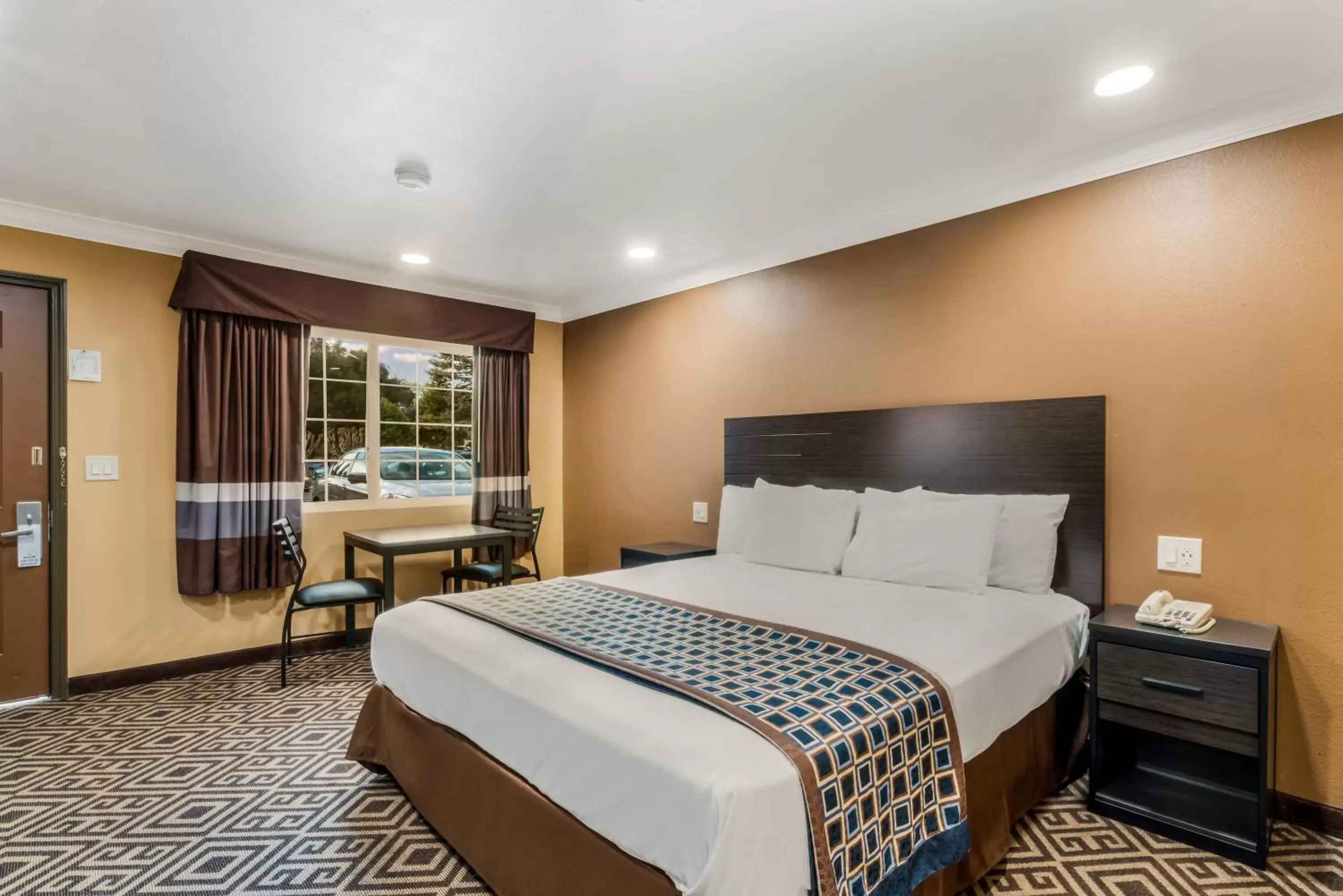 Bed in Americas Best Value Inn - Ukiah