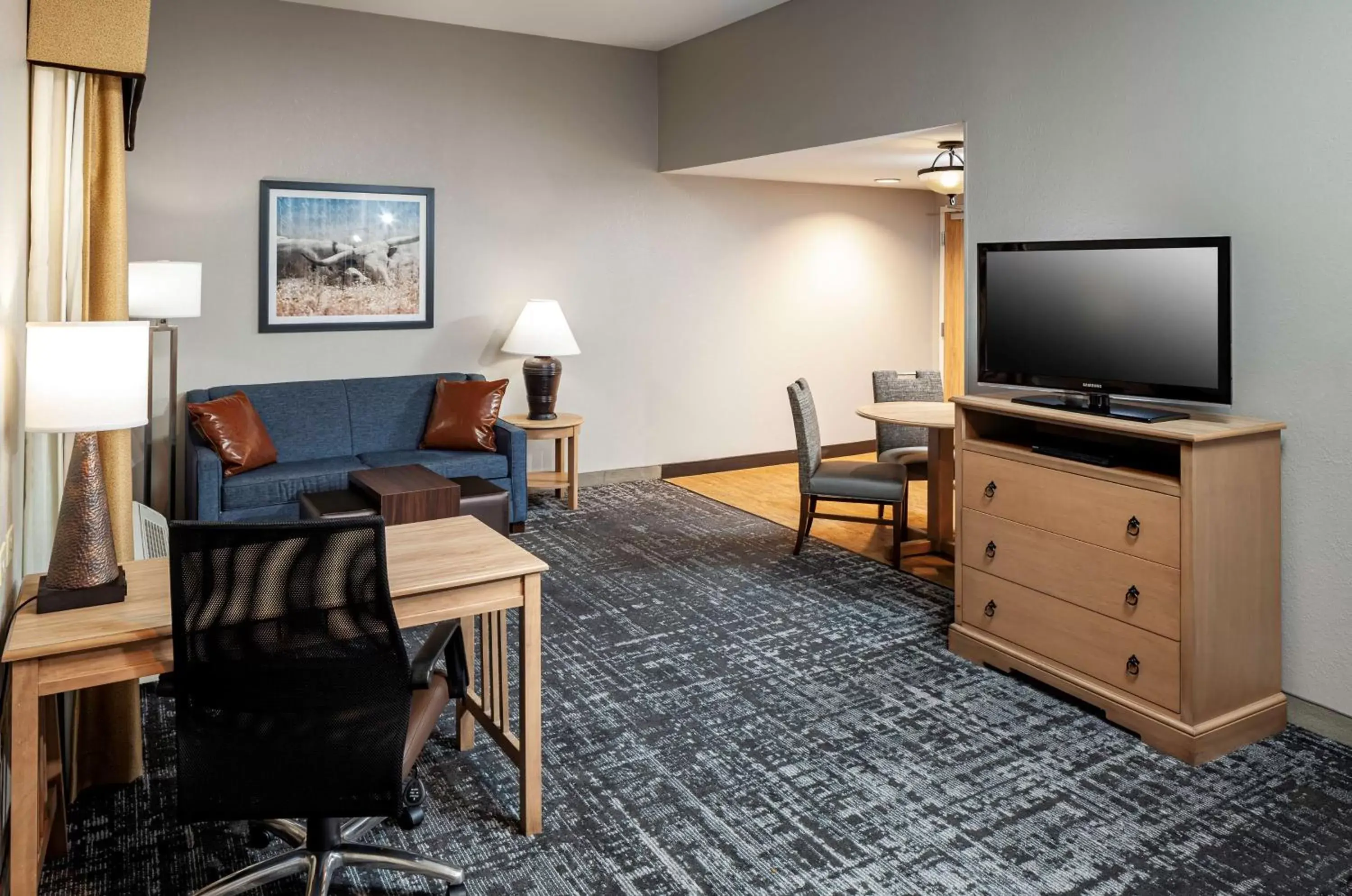 Bedroom, TV/Entertainment Center in Homewood Suites by Hilton Austin/Round Rock