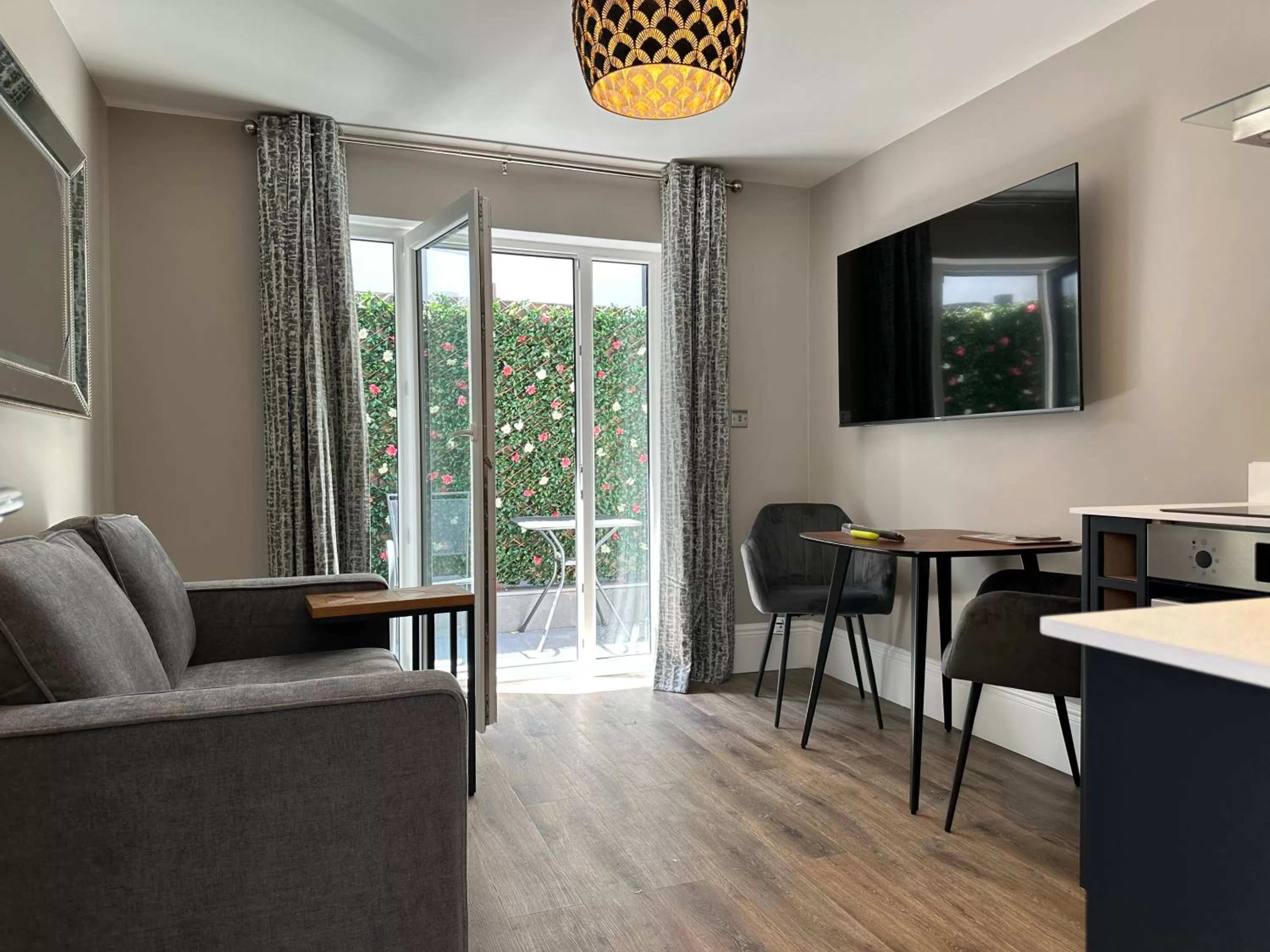 Apartment with Terrace in Central Studios