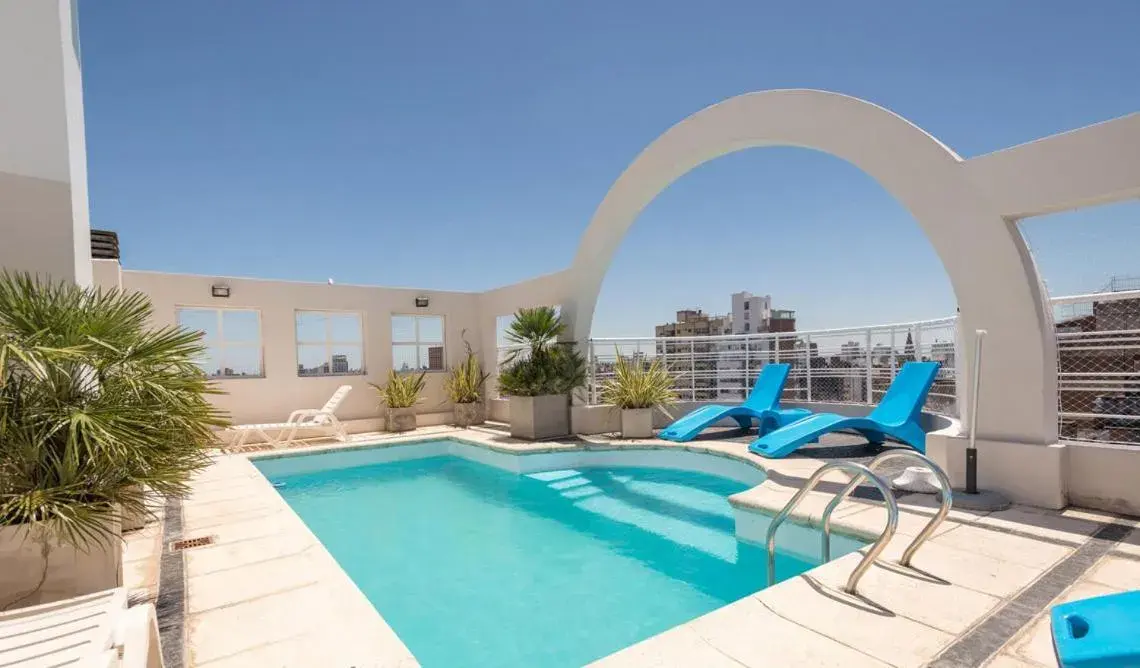 Swimming Pool in Urquiza Apart Hotel & Suites