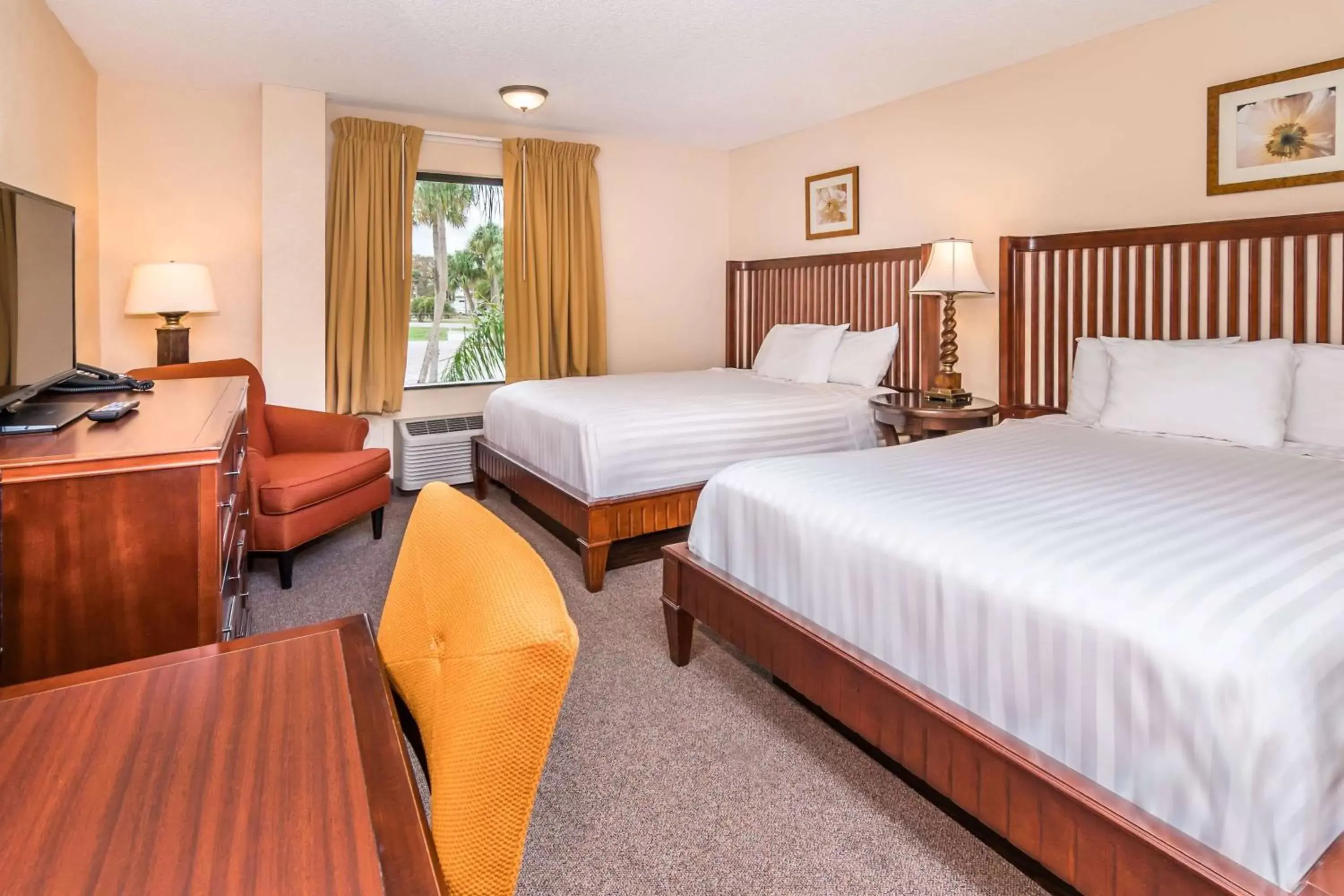Photo of the whole room, Bed in Days Inn & Suites by Wyndham Lake Okeechobee