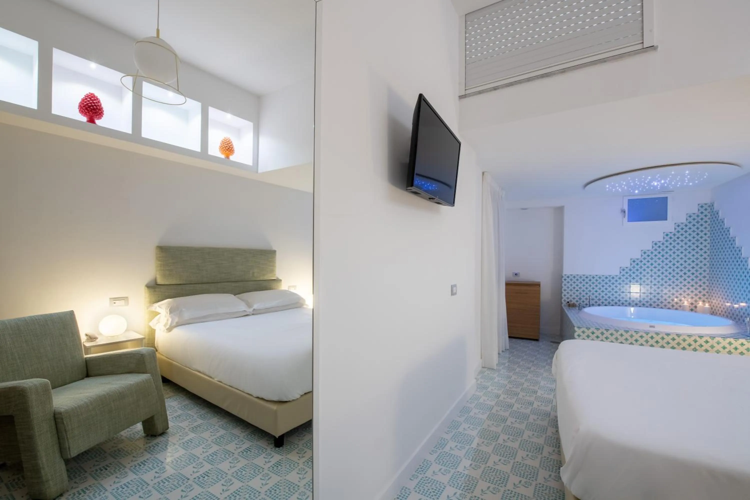 TV and multimedia, Bed in Hotel Nice